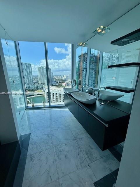 200 Biscayne Boulevard Way