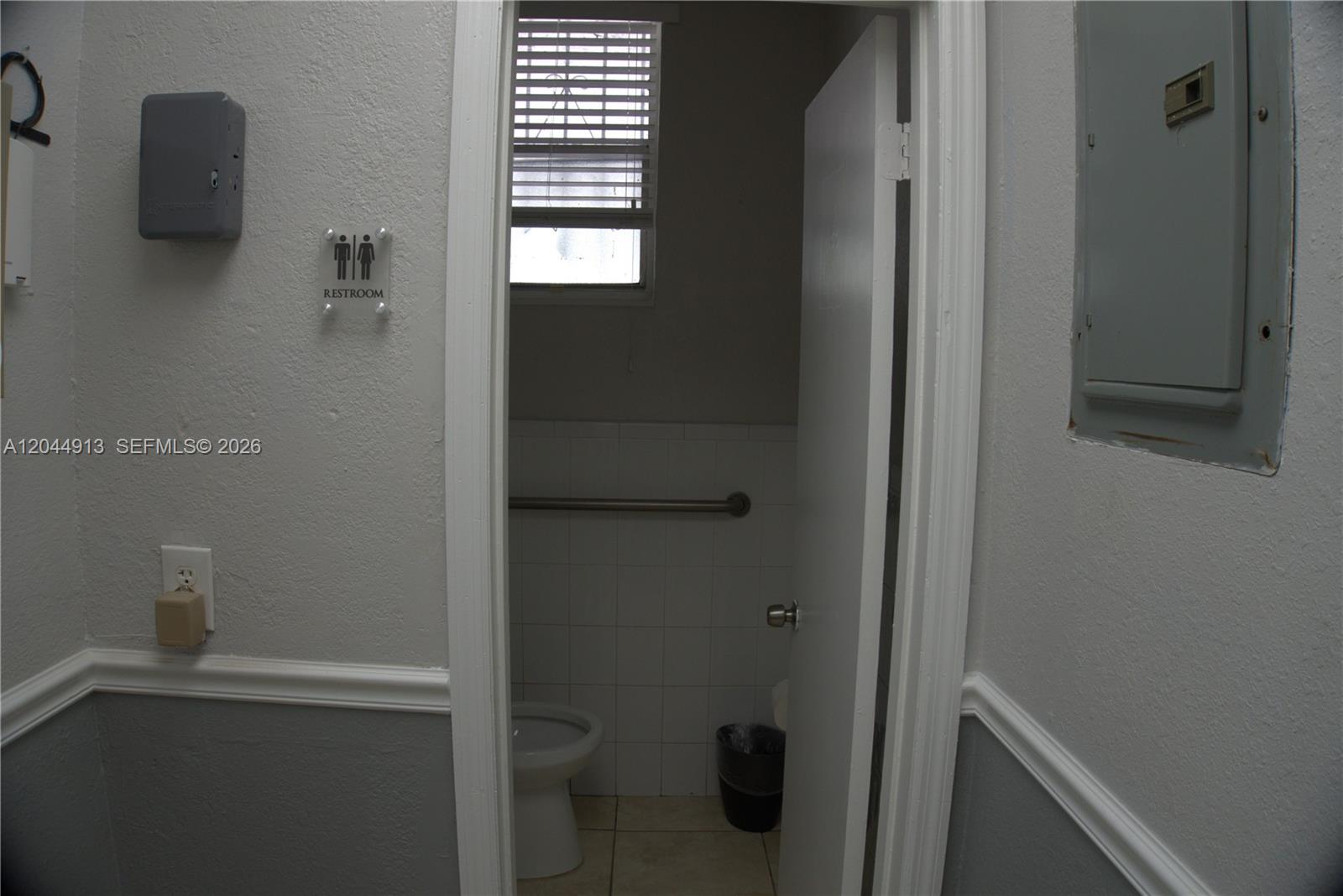 2433 NW 7th Street