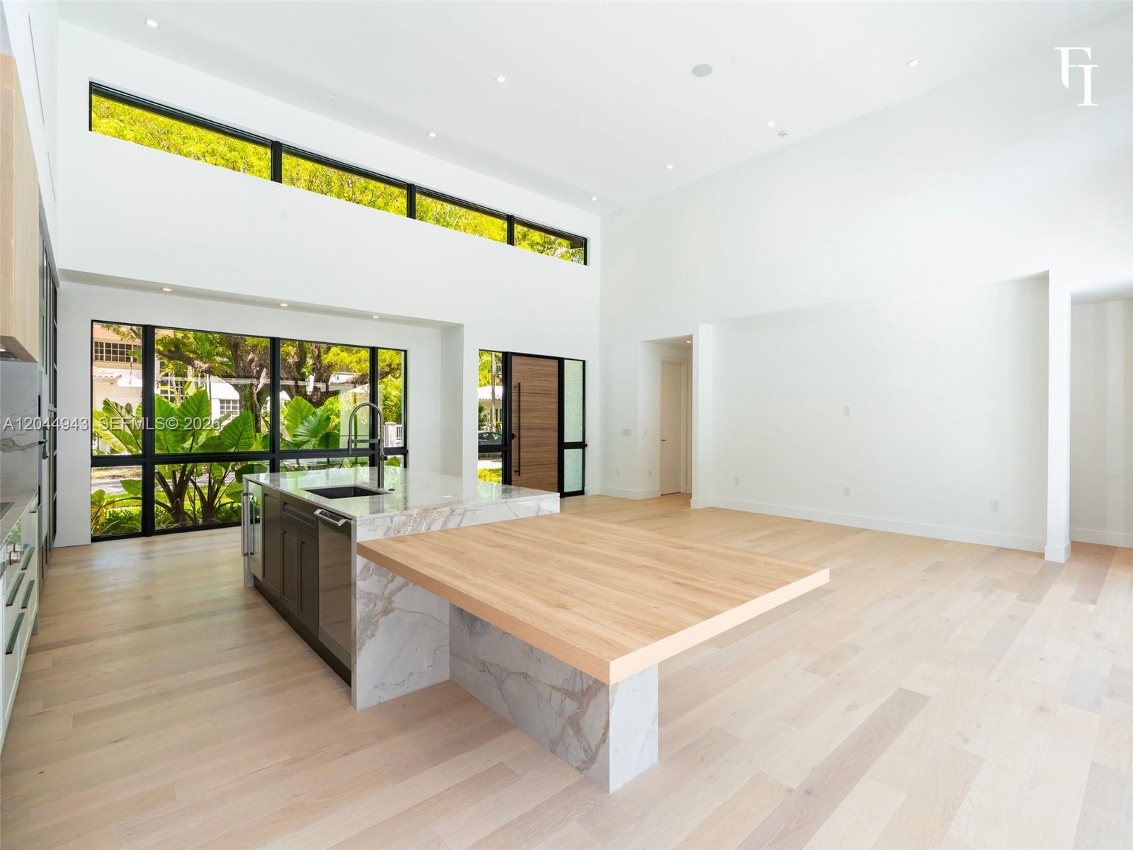 1111 Alberca Street