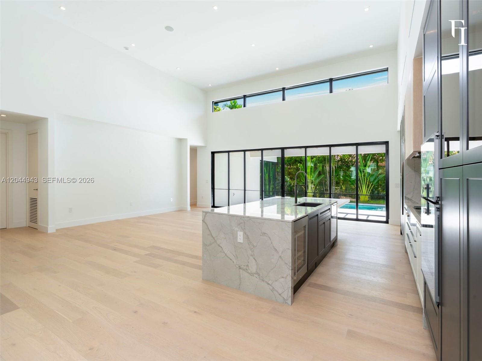 1111 Alberca Street
