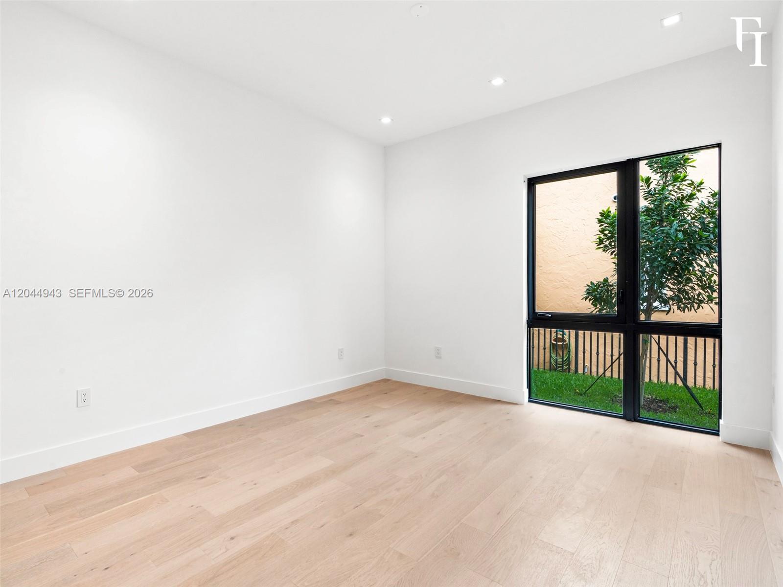 1111 Alberca Street