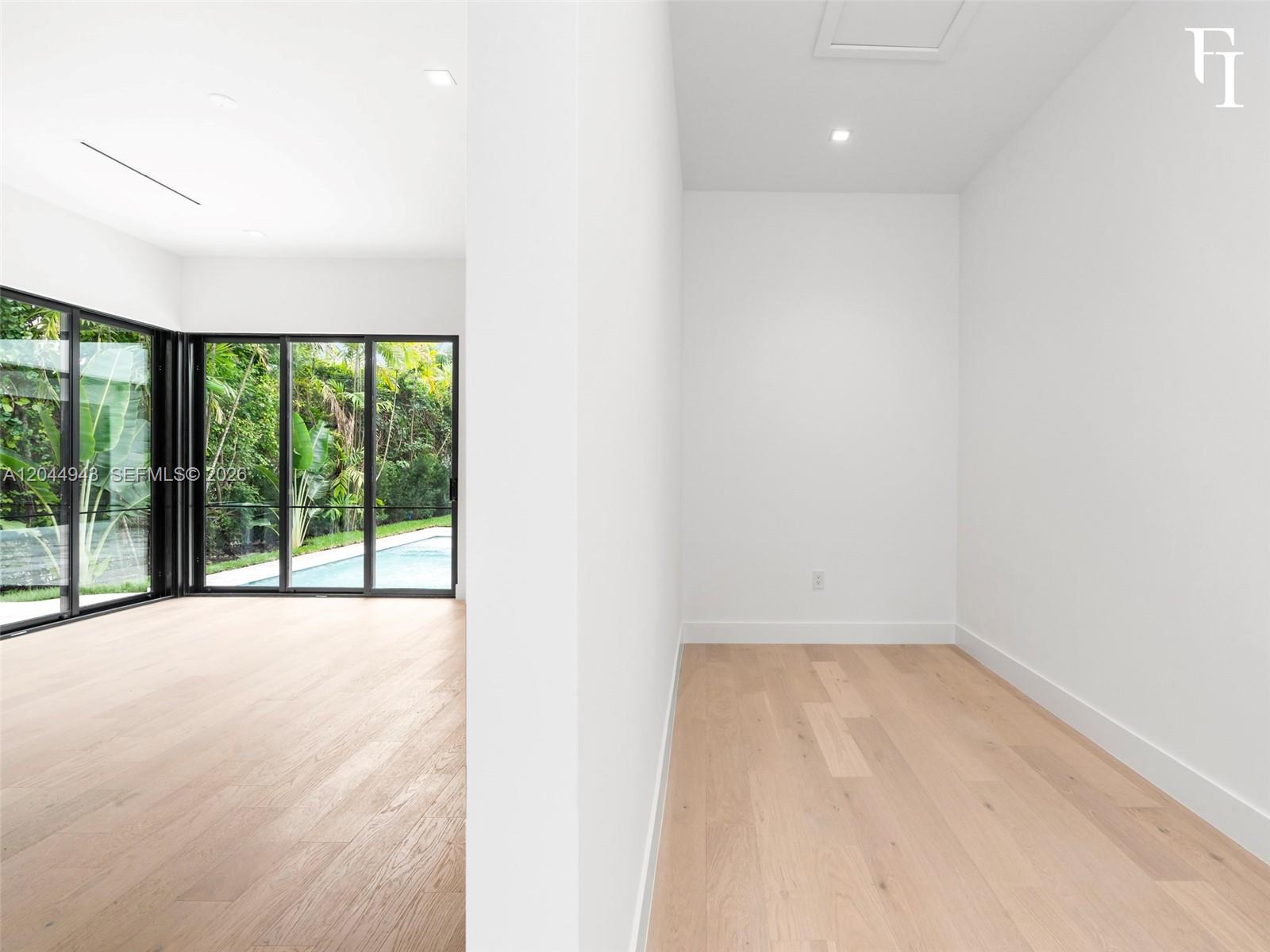 1111 Alberca Street