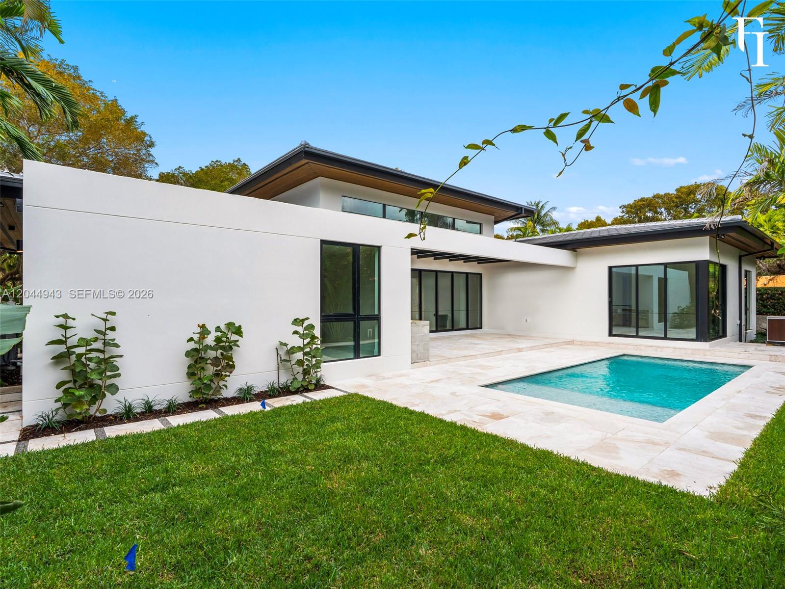 1111 Alberca Street