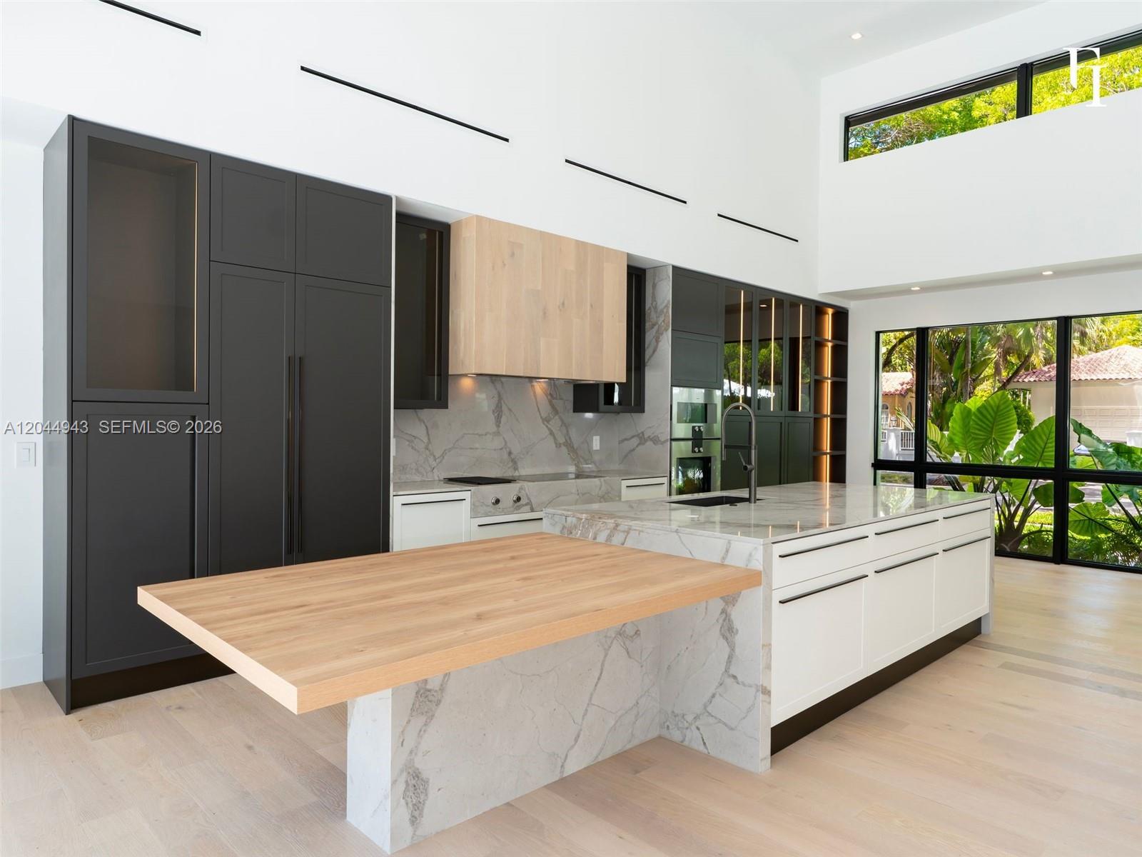 1111 Alberca Street