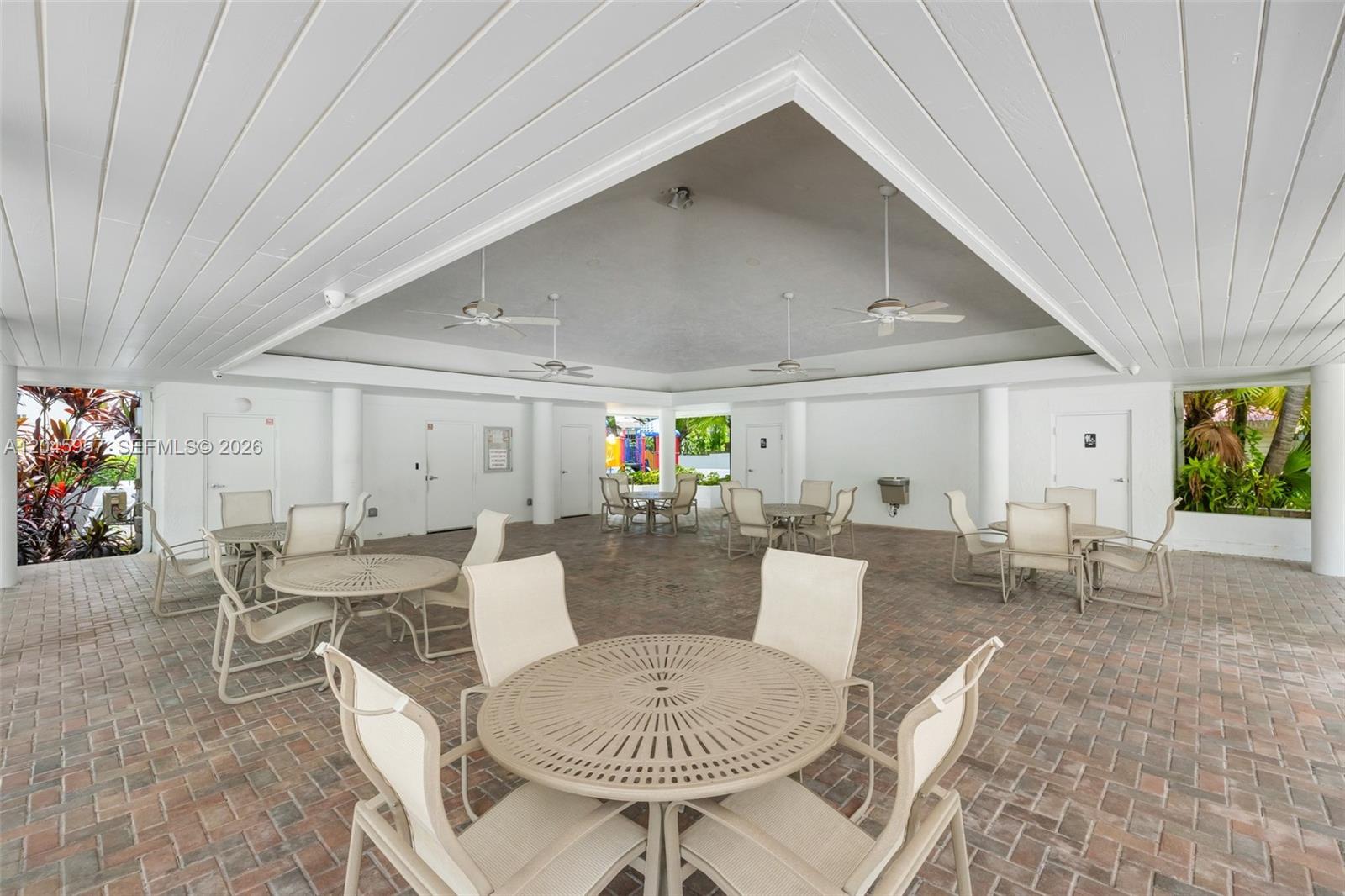 1977 S Oak Haven Circle
