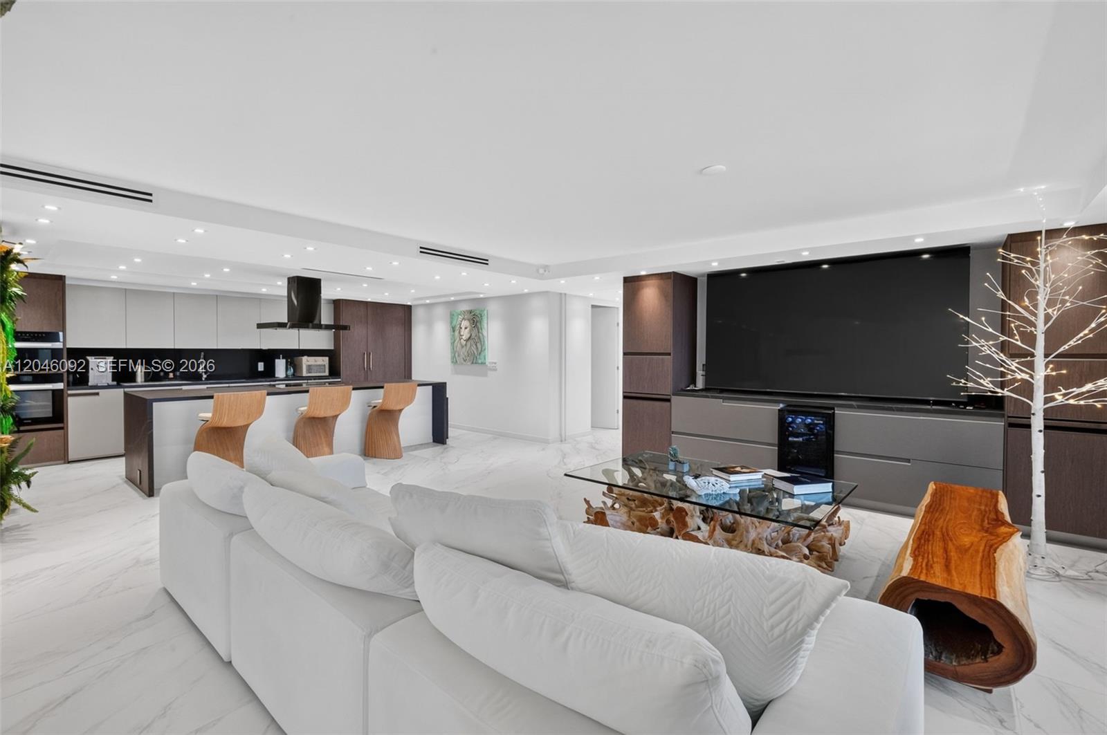 2301 Collins Avenue