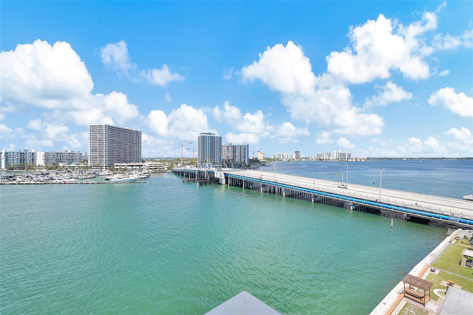 2016 Bay Drive gallery image #1