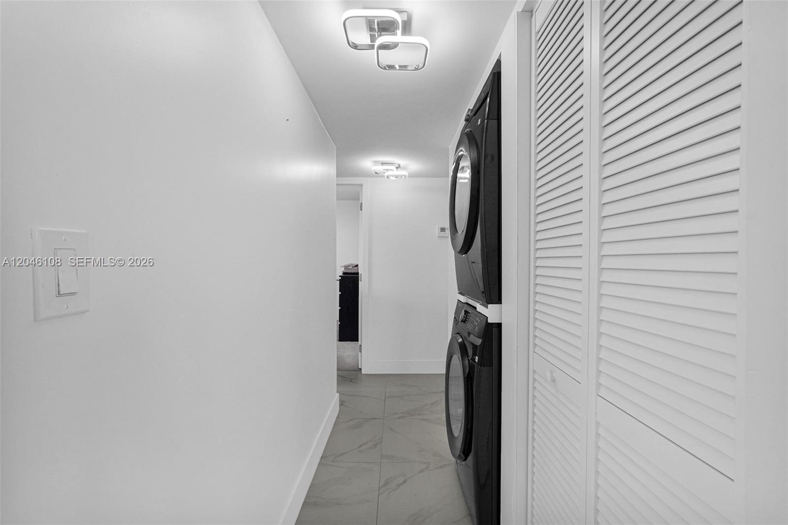 2016 Bay Drive gallery image #17