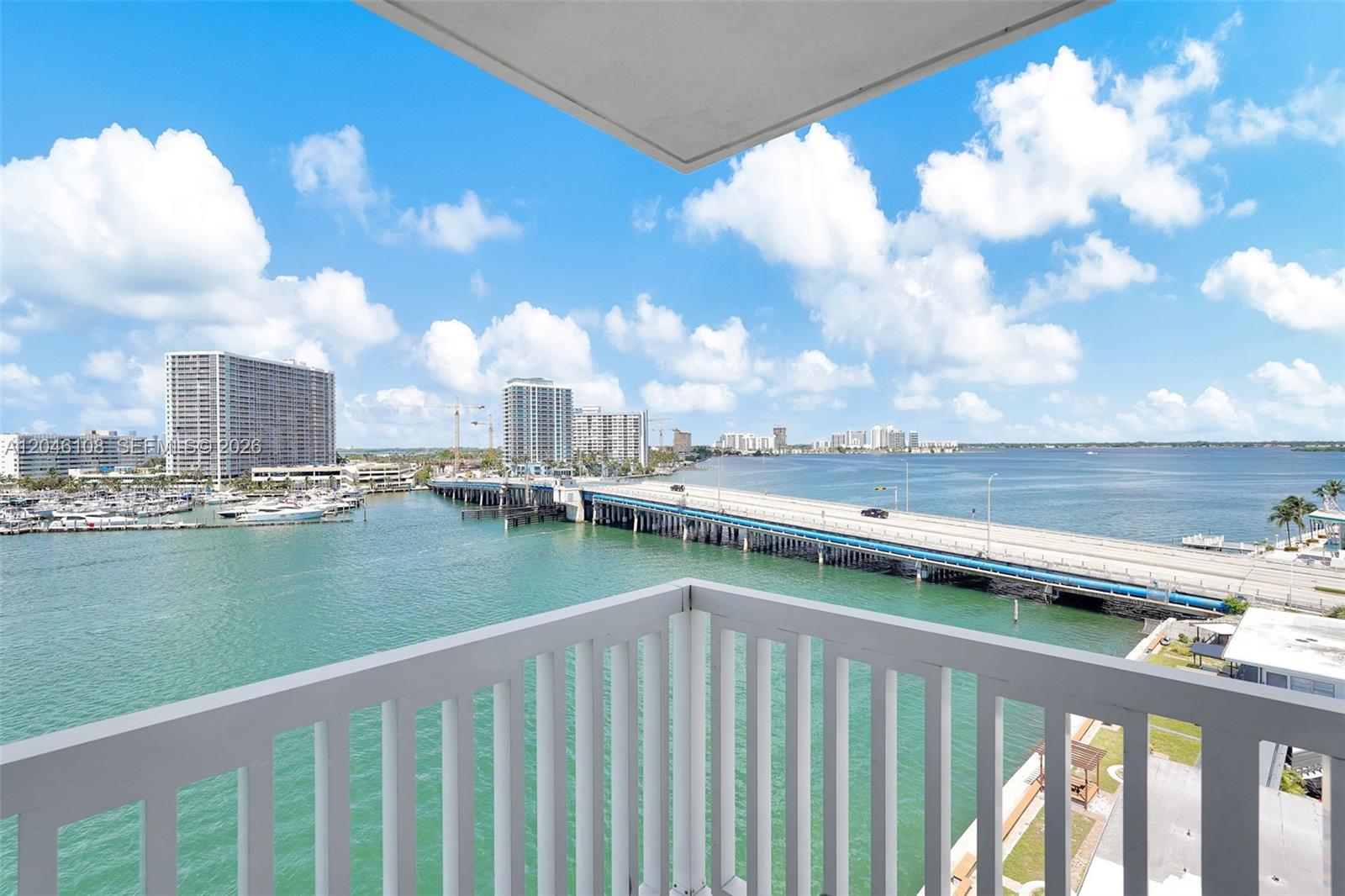2016 Bay Drive gallery image #19