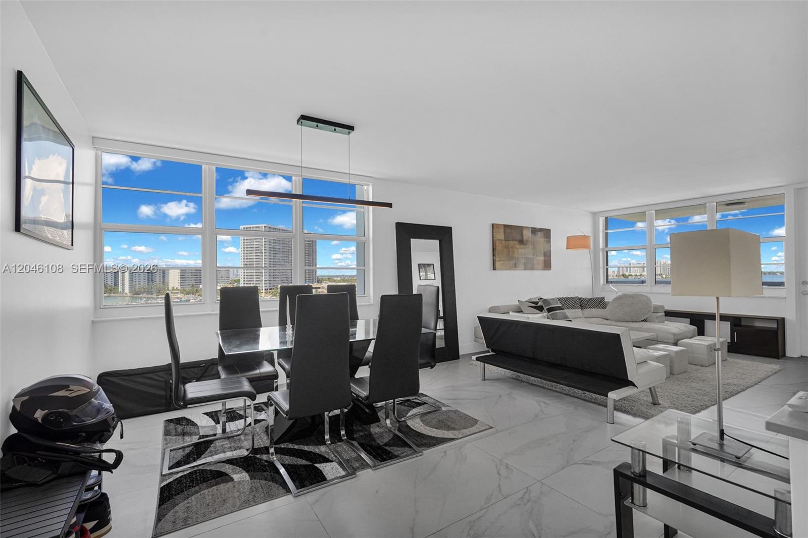 2016 Bay Drive gallery image #2