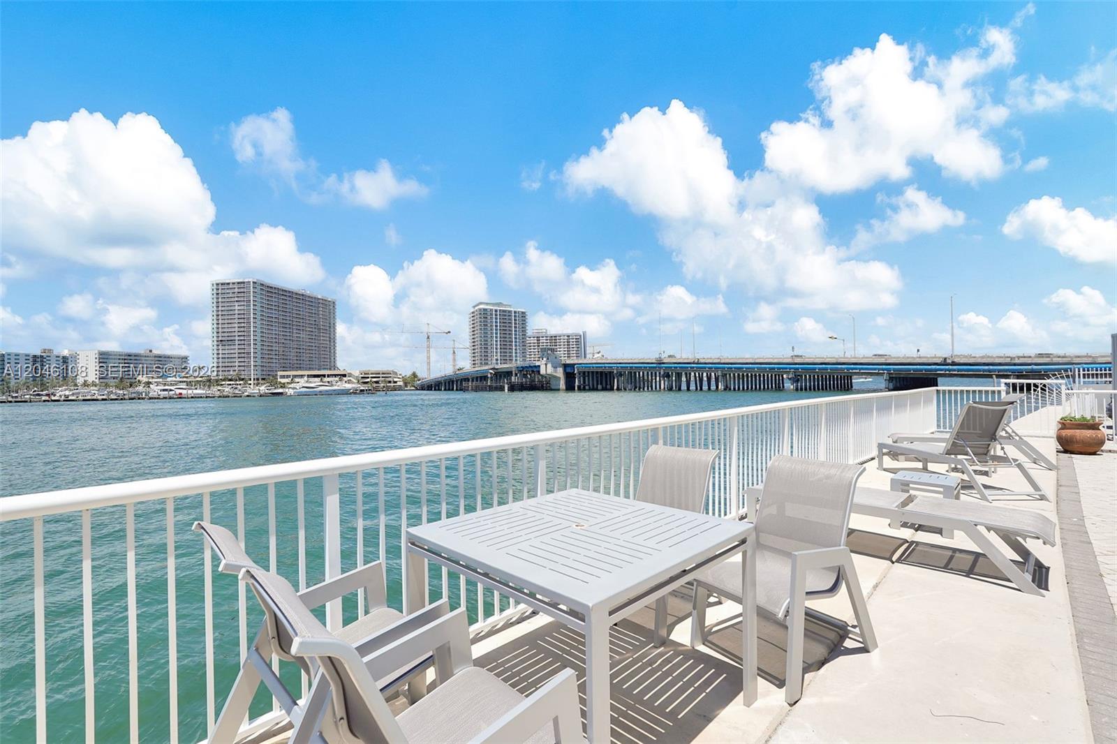 2016 Bay Drive gallery image #20