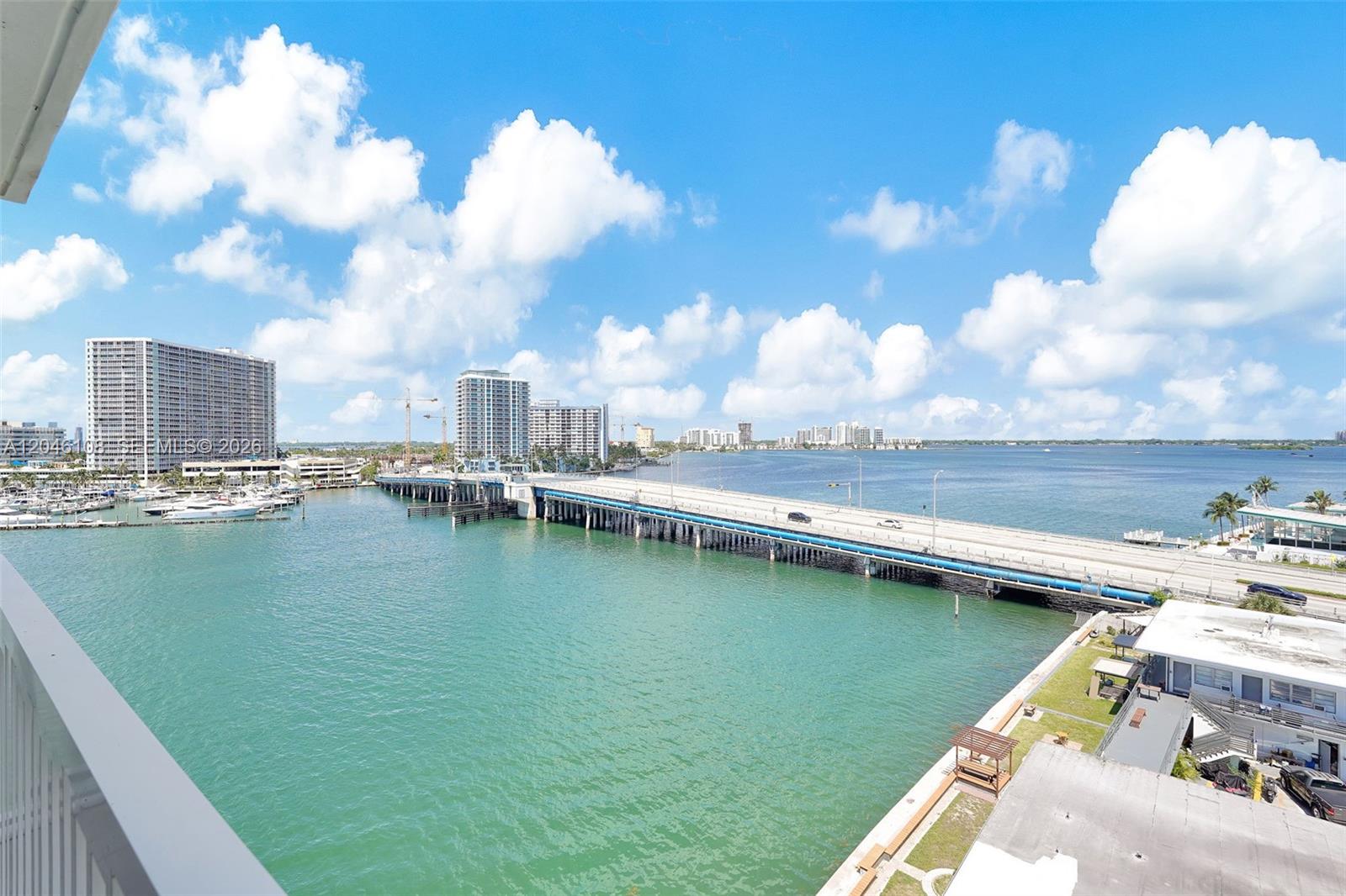 2016 Bay Drive gallery image #23