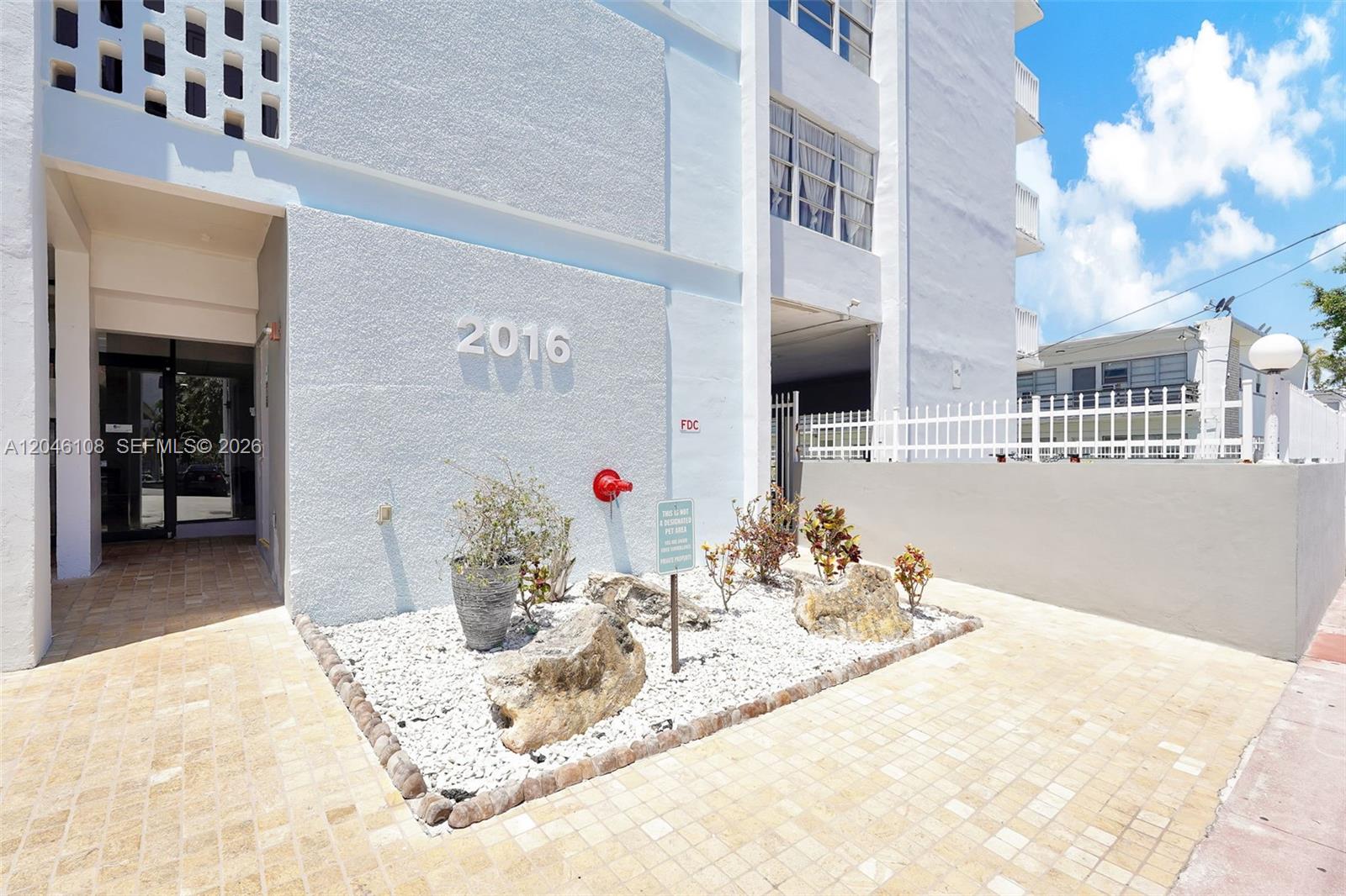 2016 Bay Drive gallery image #29