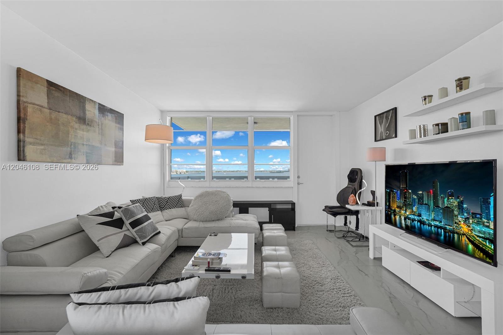 2016 Bay Drive gallery image #4
