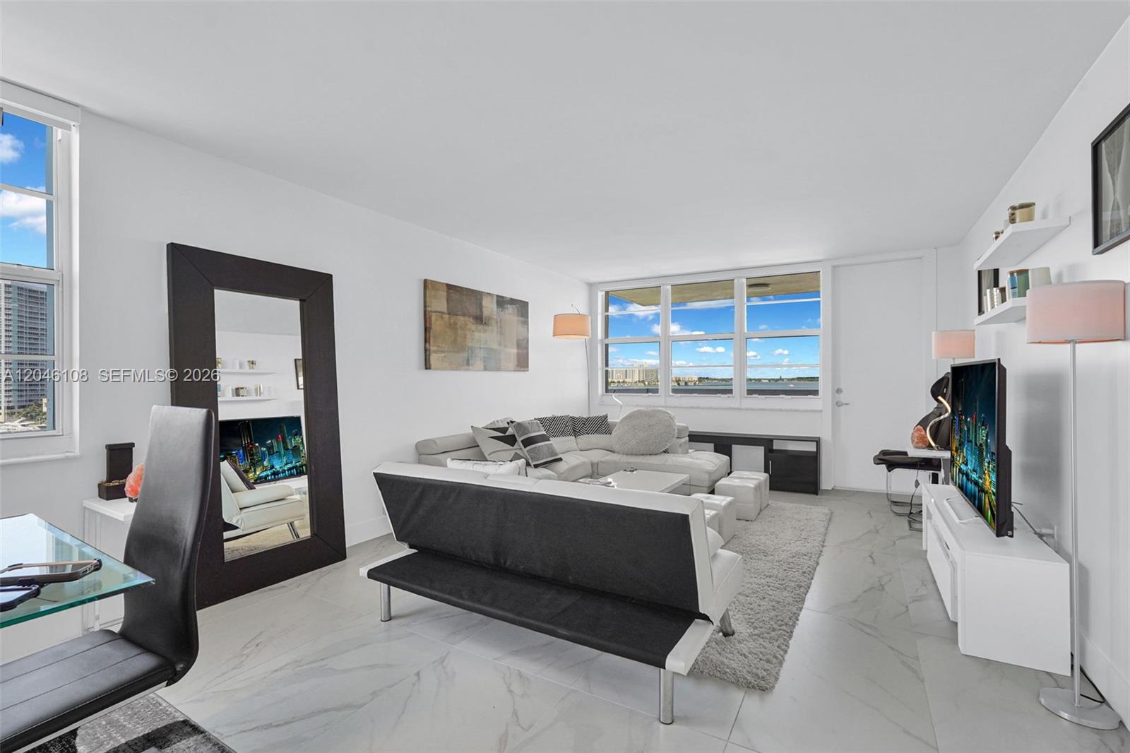2016 Bay Drive gallery image #5