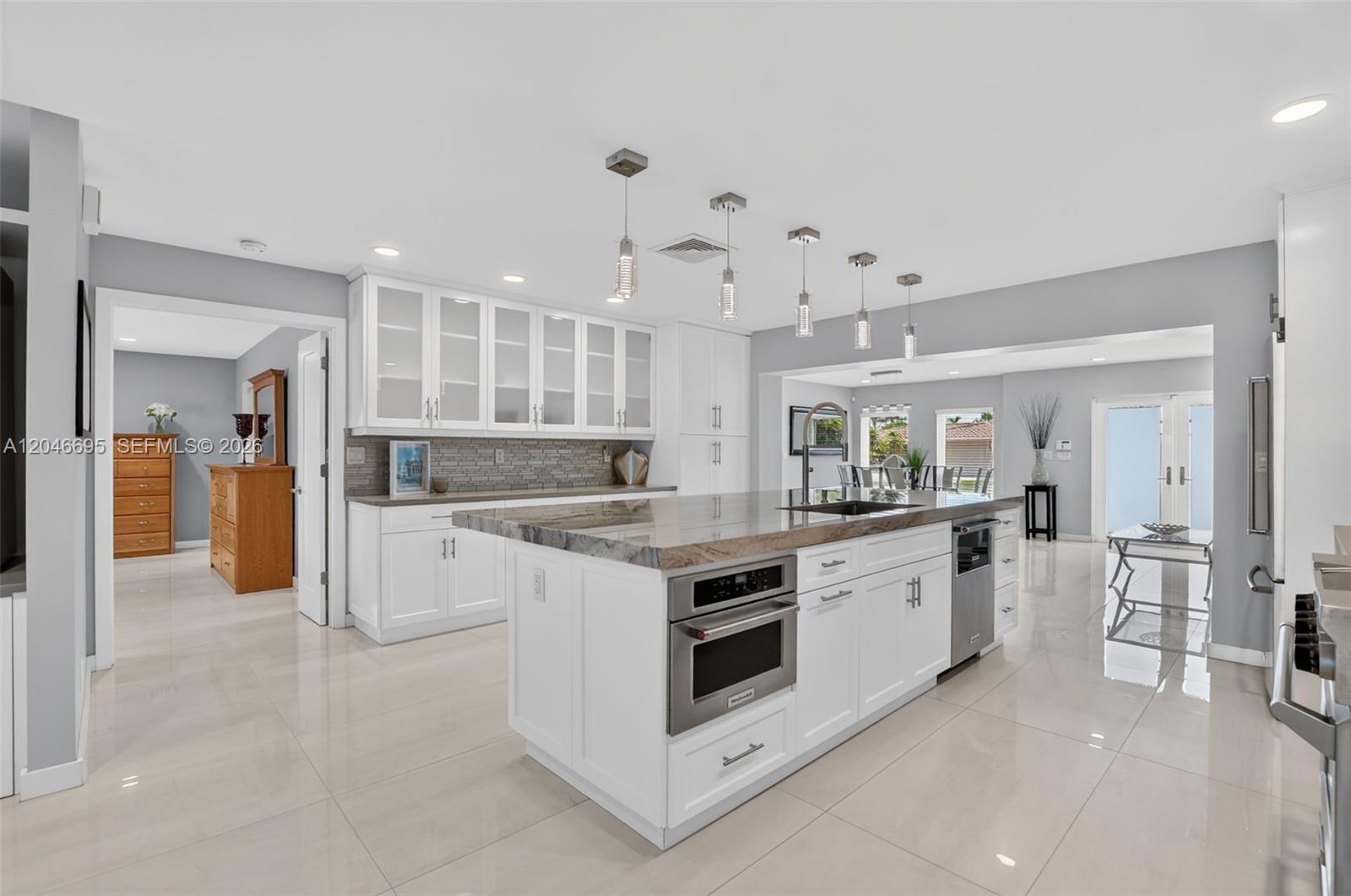 966 SE 9th Avenue