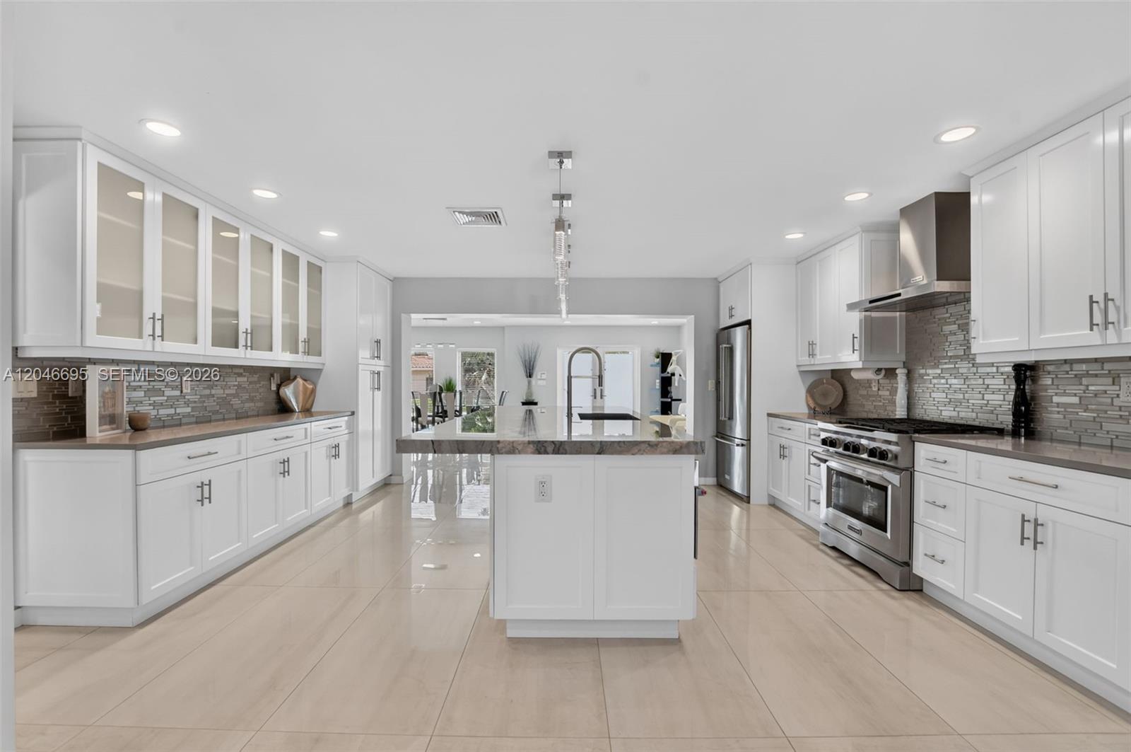 966 SE 9th Avenue