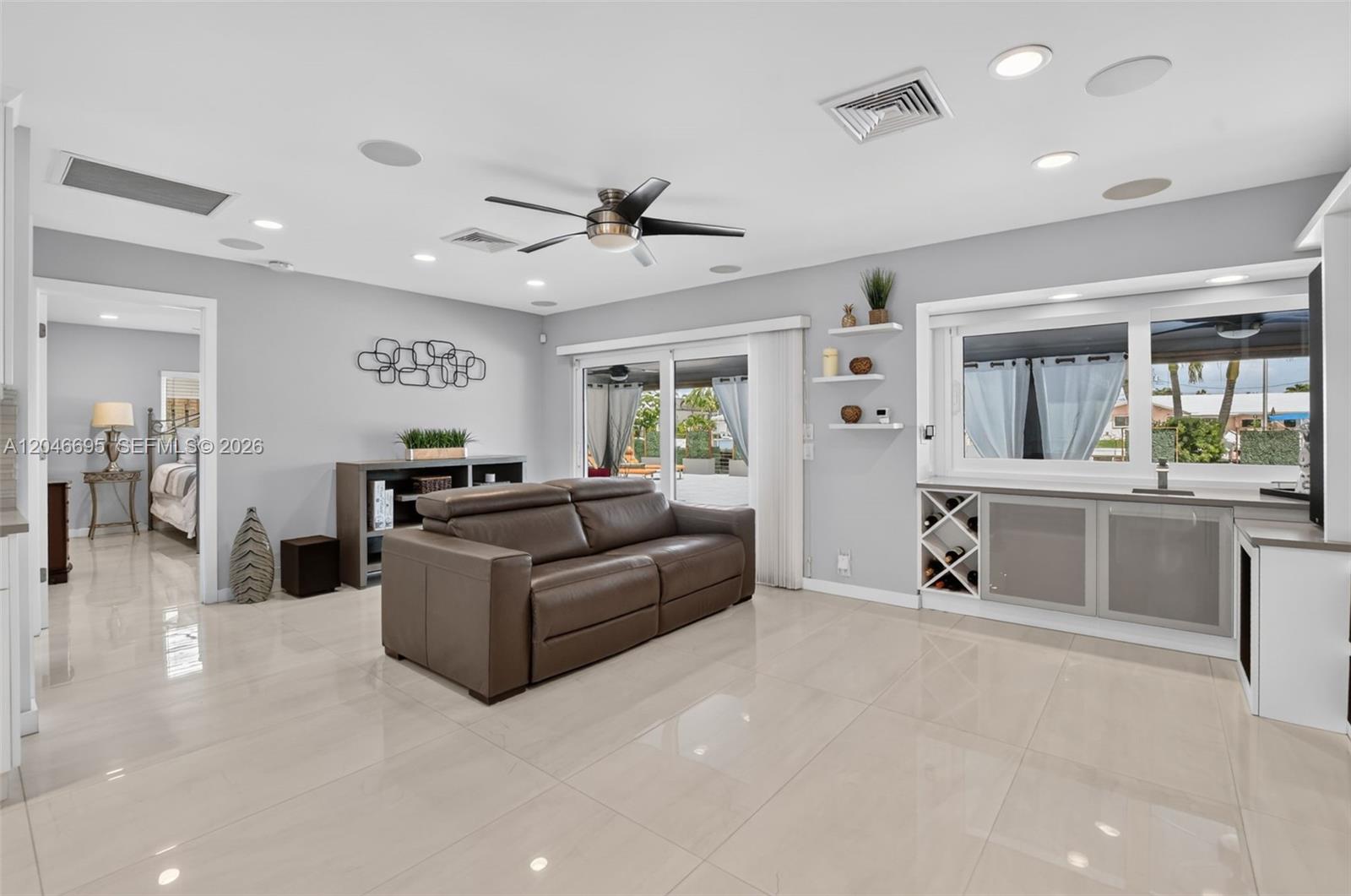 966 SE 9th Avenue