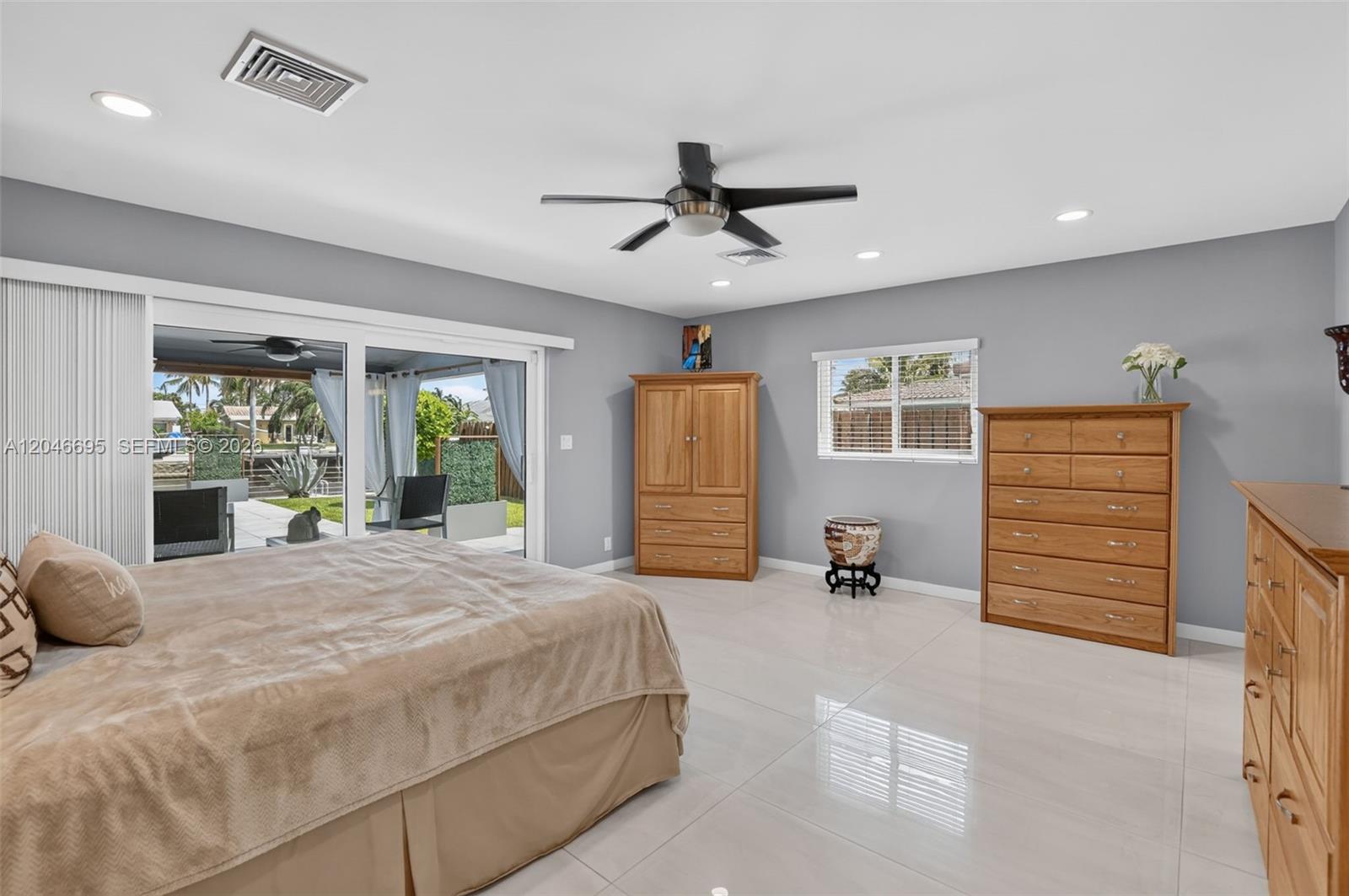 966 SE 9th Avenue