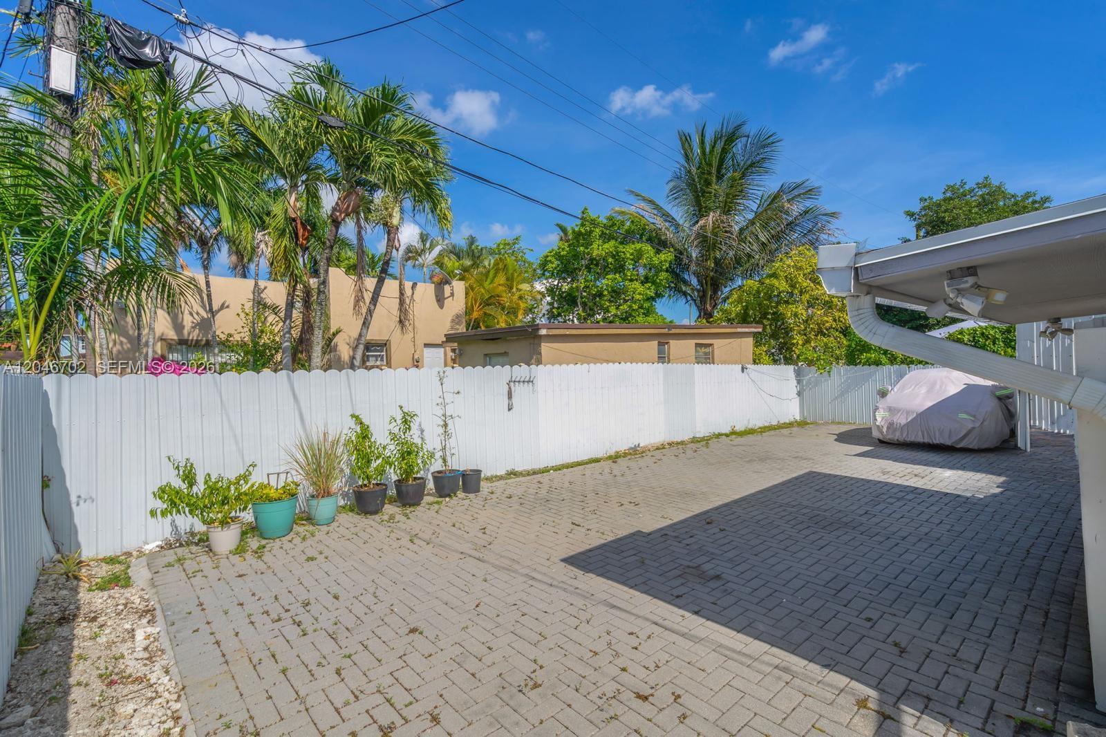 801 NW 17th Court