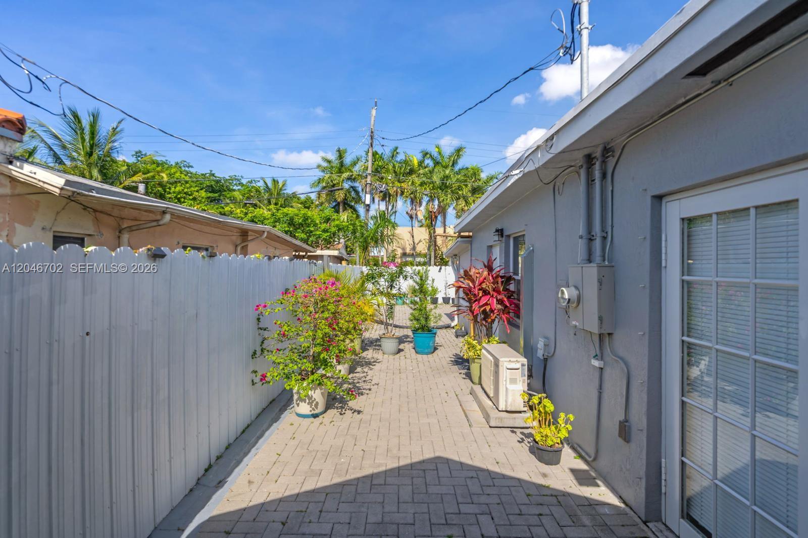 801 NW 17th Court