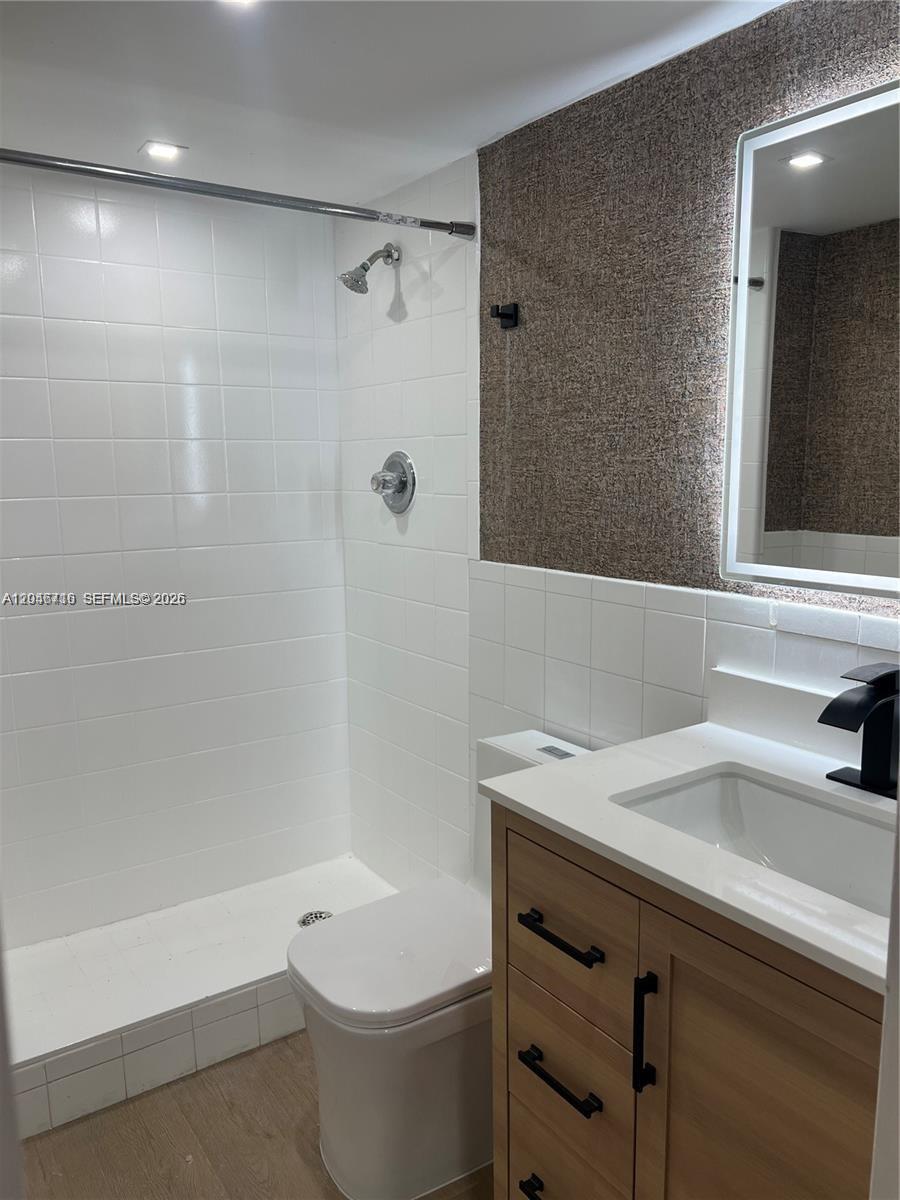 17021 N Bay Road