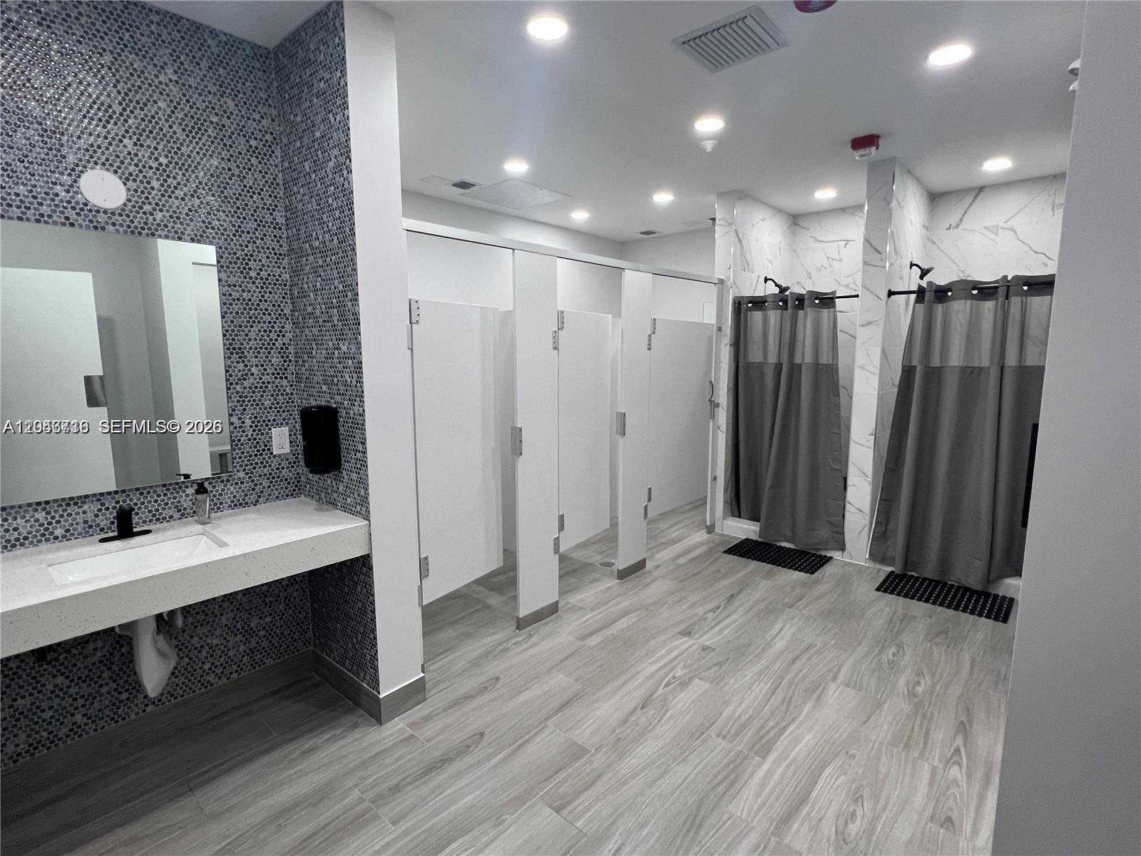 17021 N Bay Road