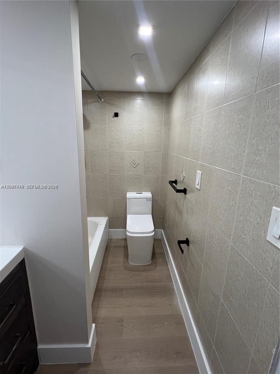 17021 N Bay Road