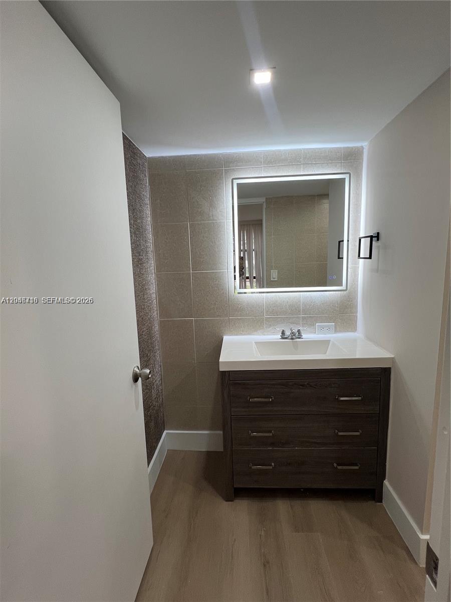 17021 N Bay Road
