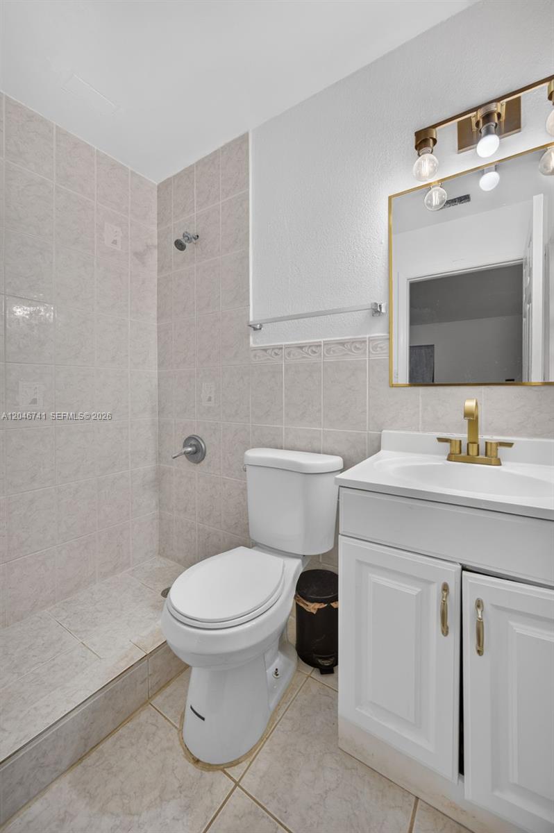 738 SW 7th Terrace