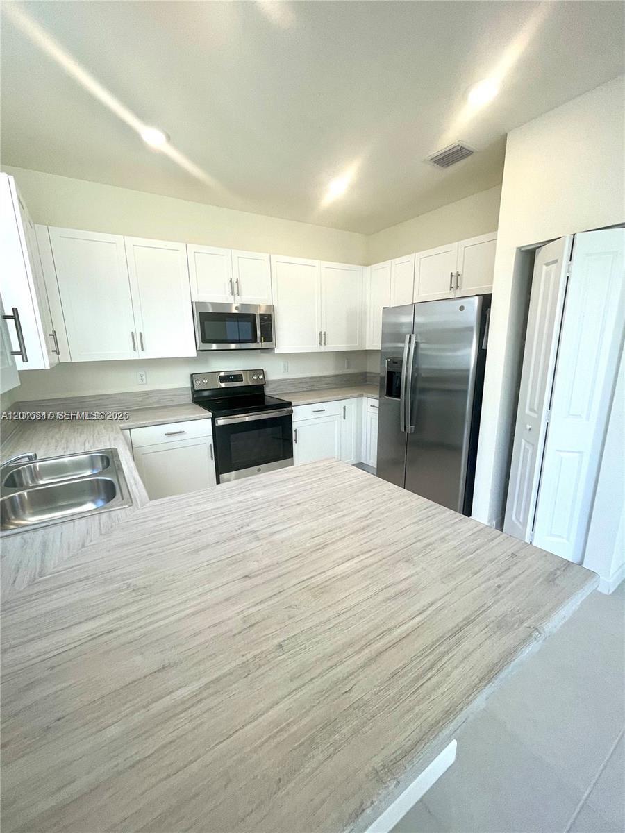 3338 W 112th Street