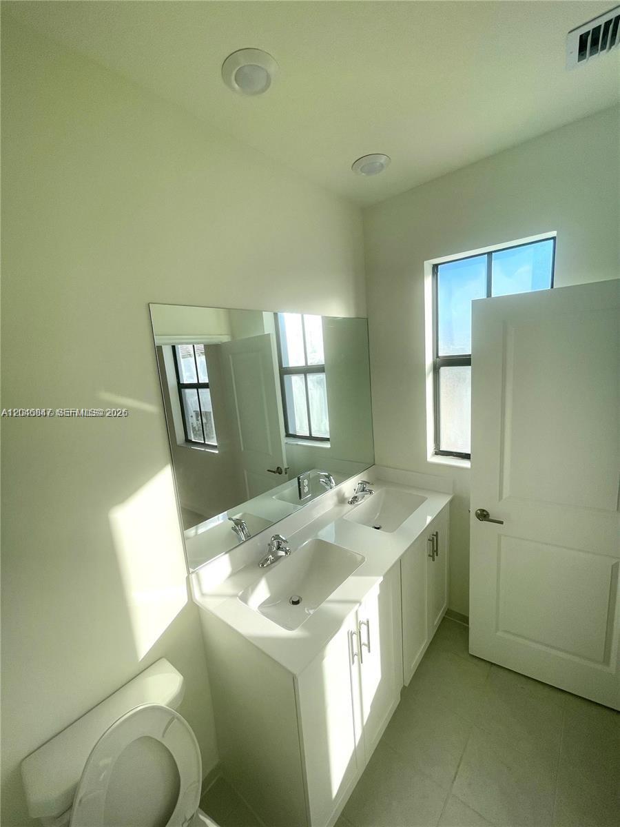 3338 W 112th Street
