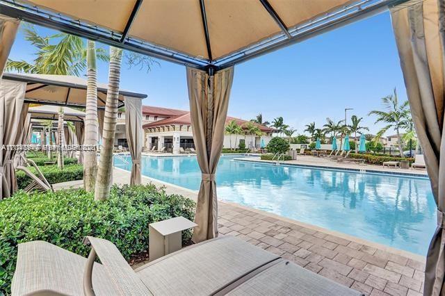 3338 W 112th Street