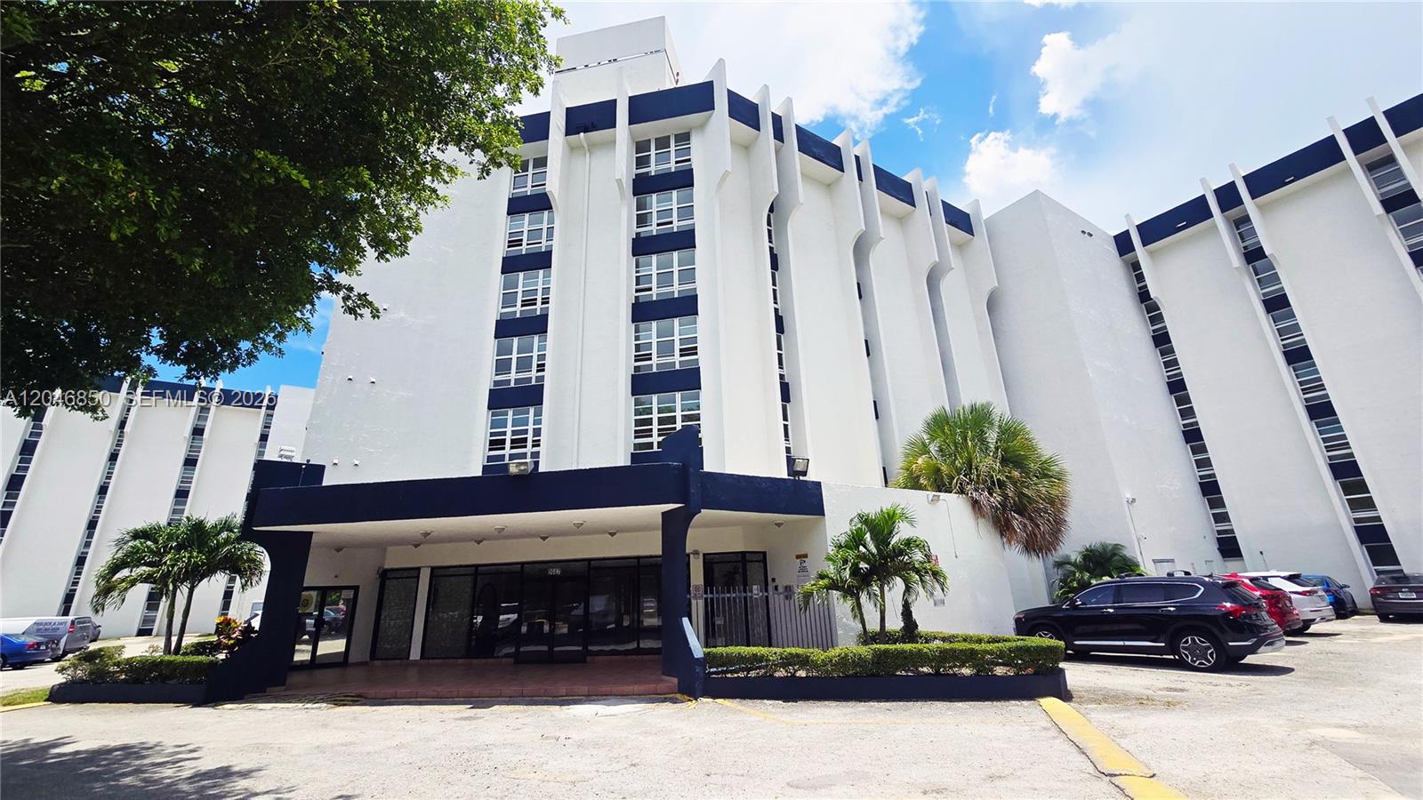 9682 Fontainebleau Boulevard