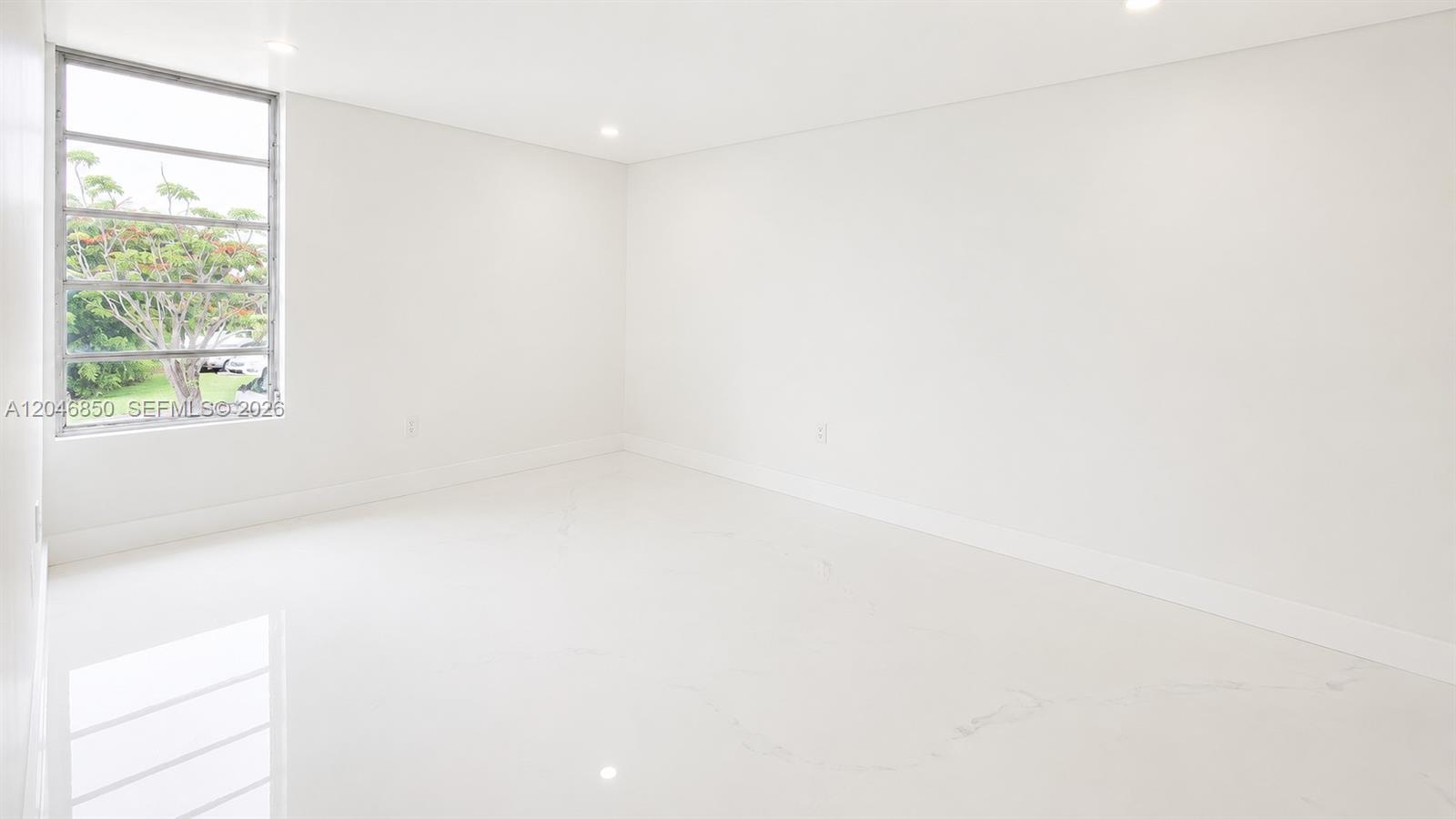 9682 Fontainebleau Boulevard