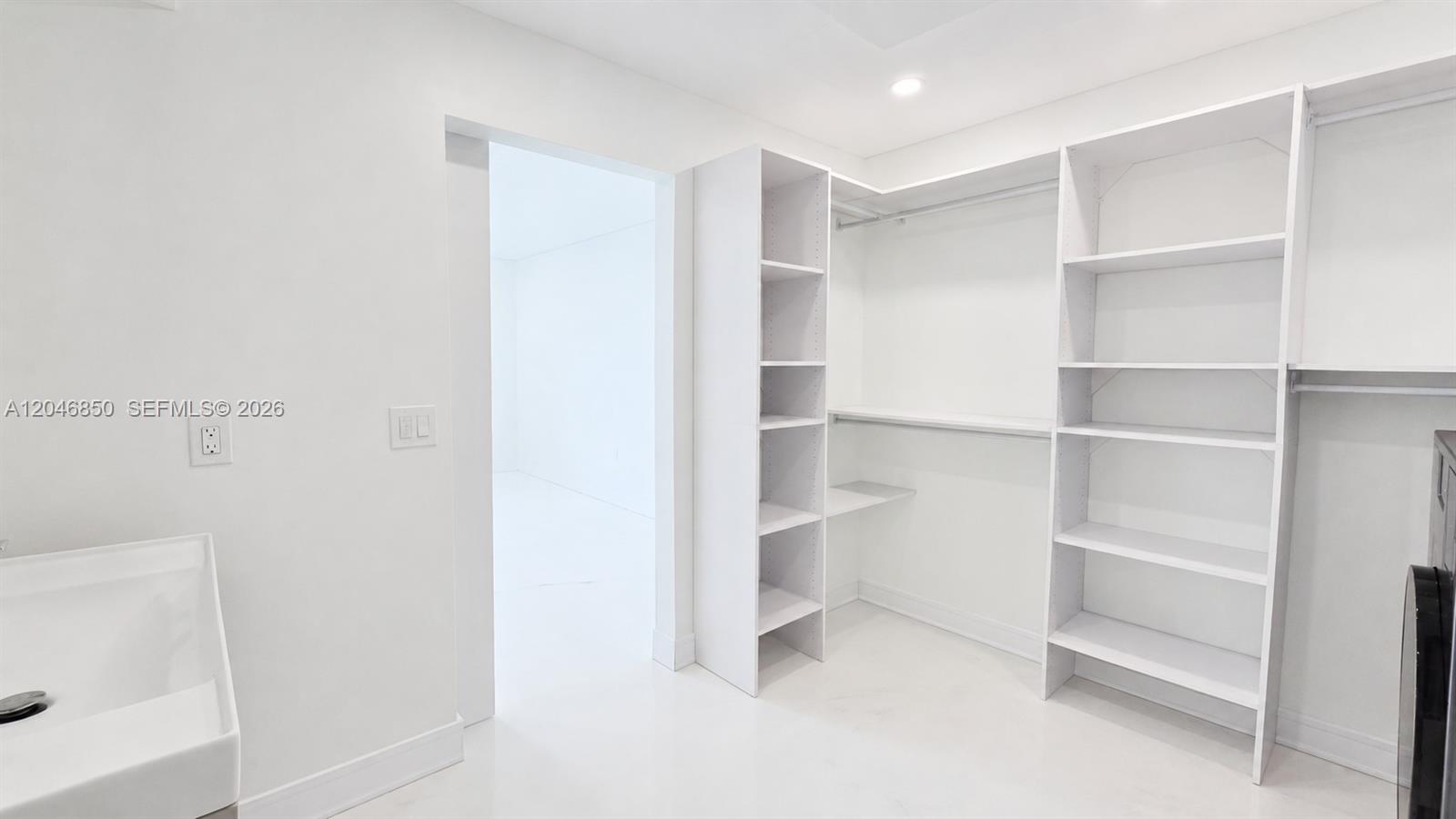 9682 Fontainebleau Boulevard