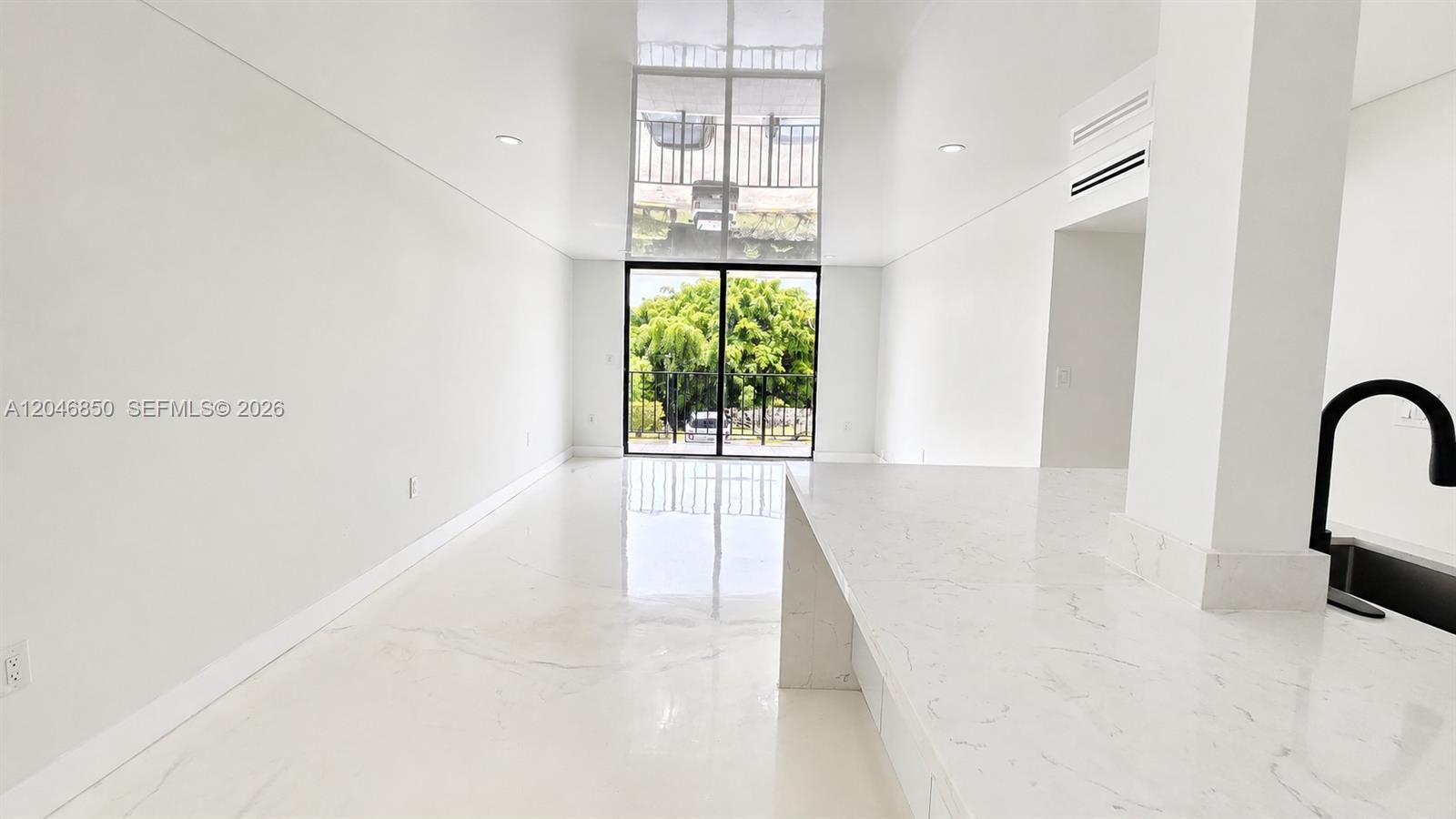 9682 Fontainebleau Boulevard