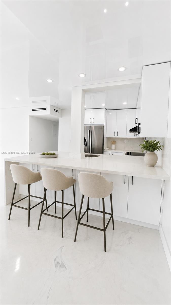 9682 Fontainebleau Boulevard