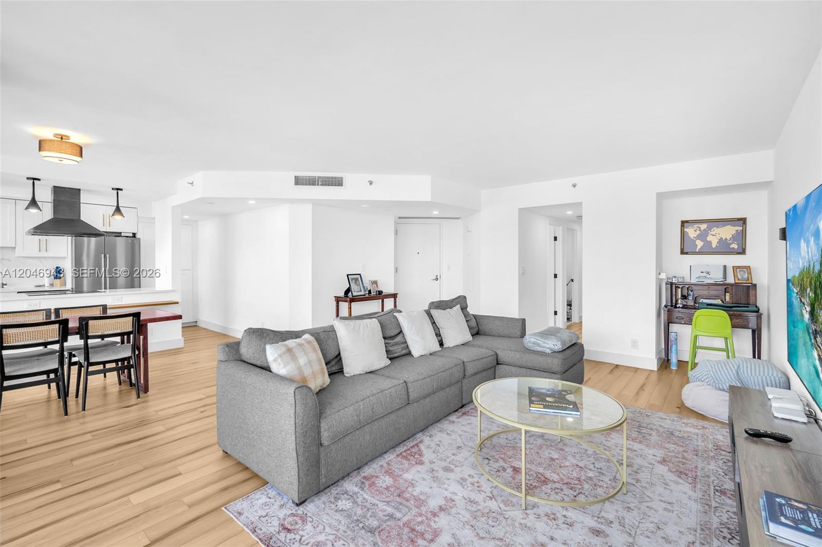 1000 W Island Boulevard