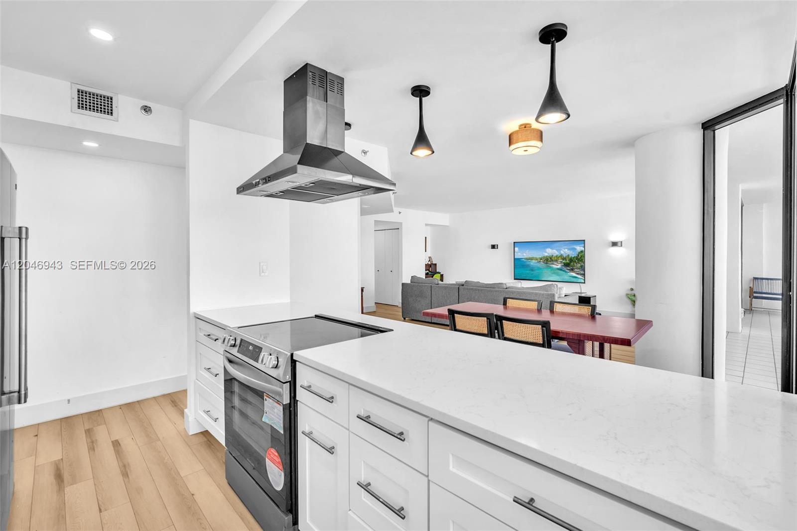 1000 W Island Boulevard