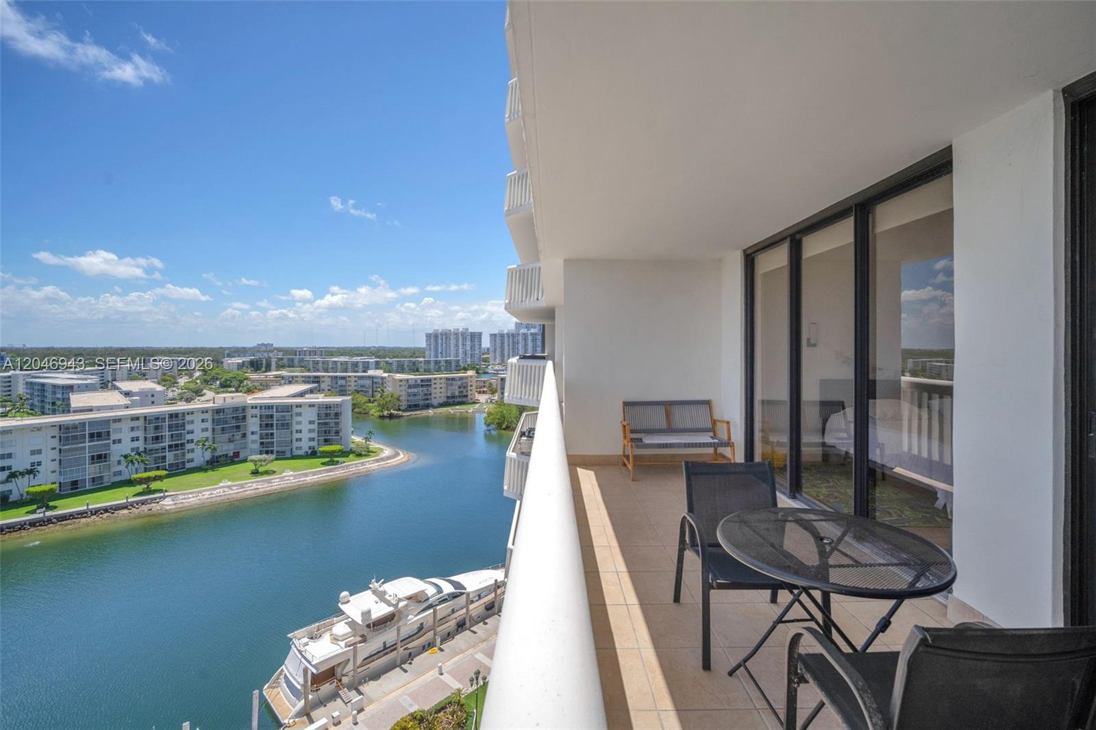 1000 W Island Boulevard
