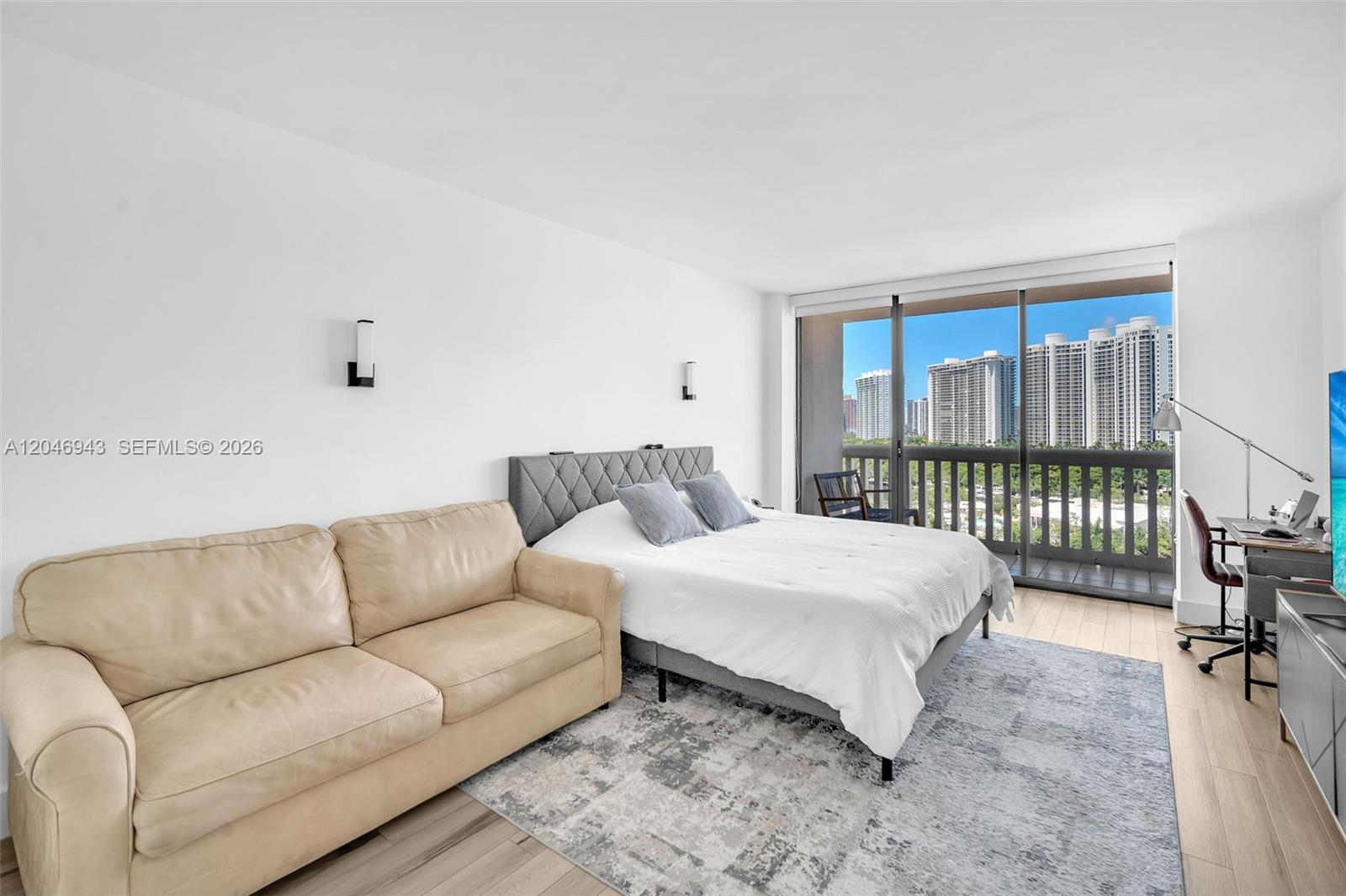 1000 W Island Boulevard