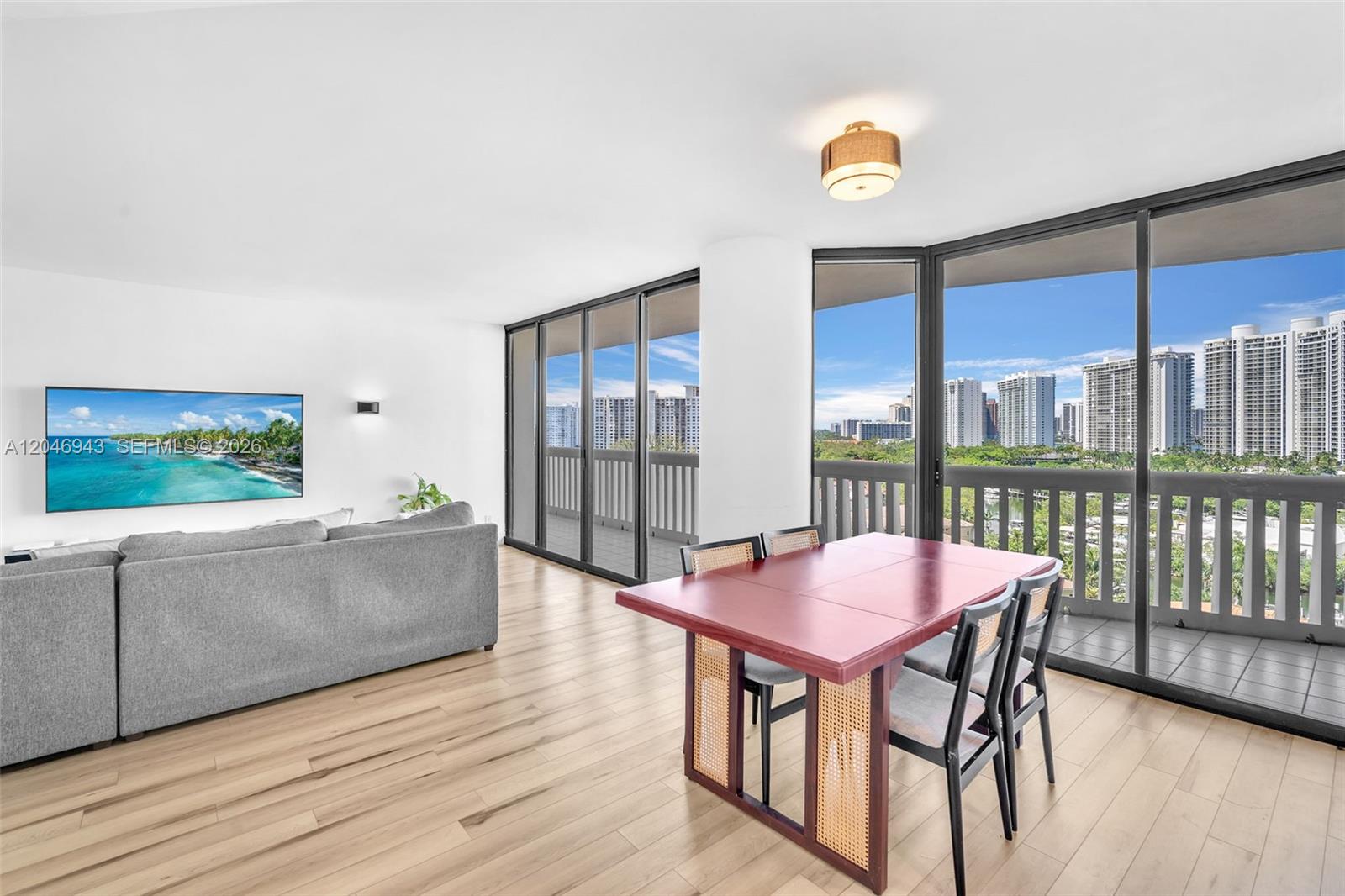 1000 W Island Boulevard