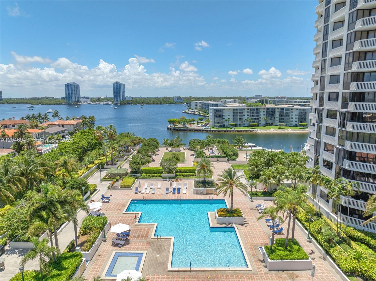 1000 W Island Boulevard