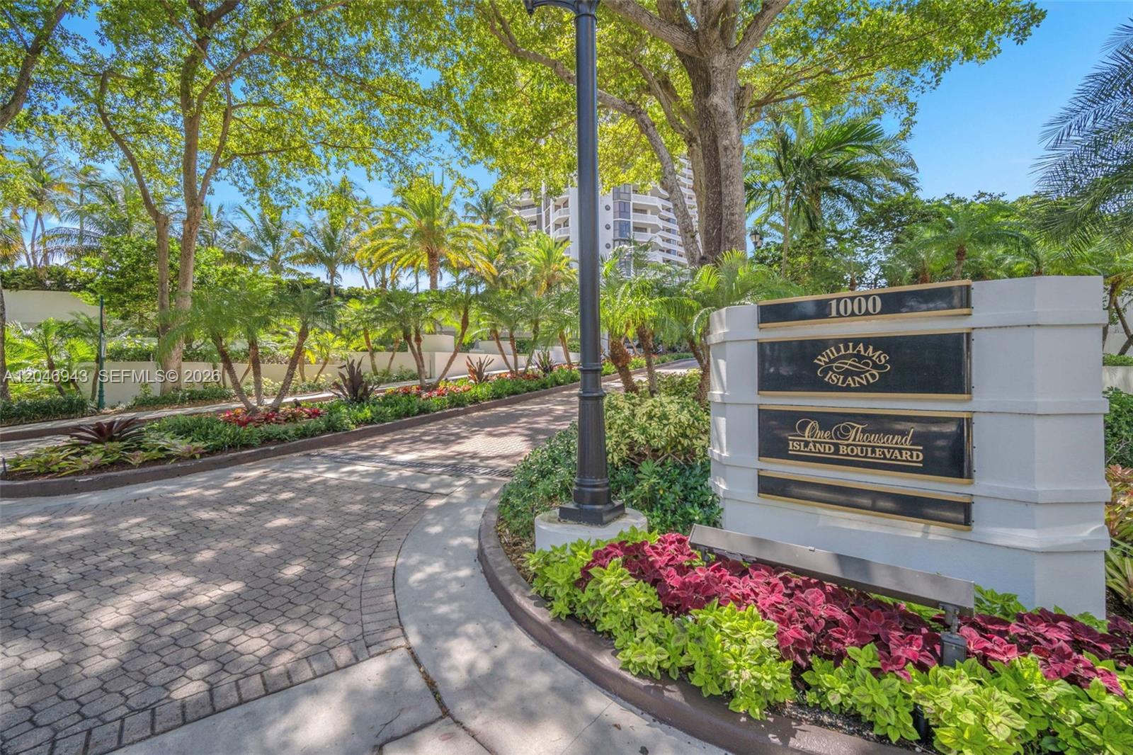 1000 W Island Boulevard