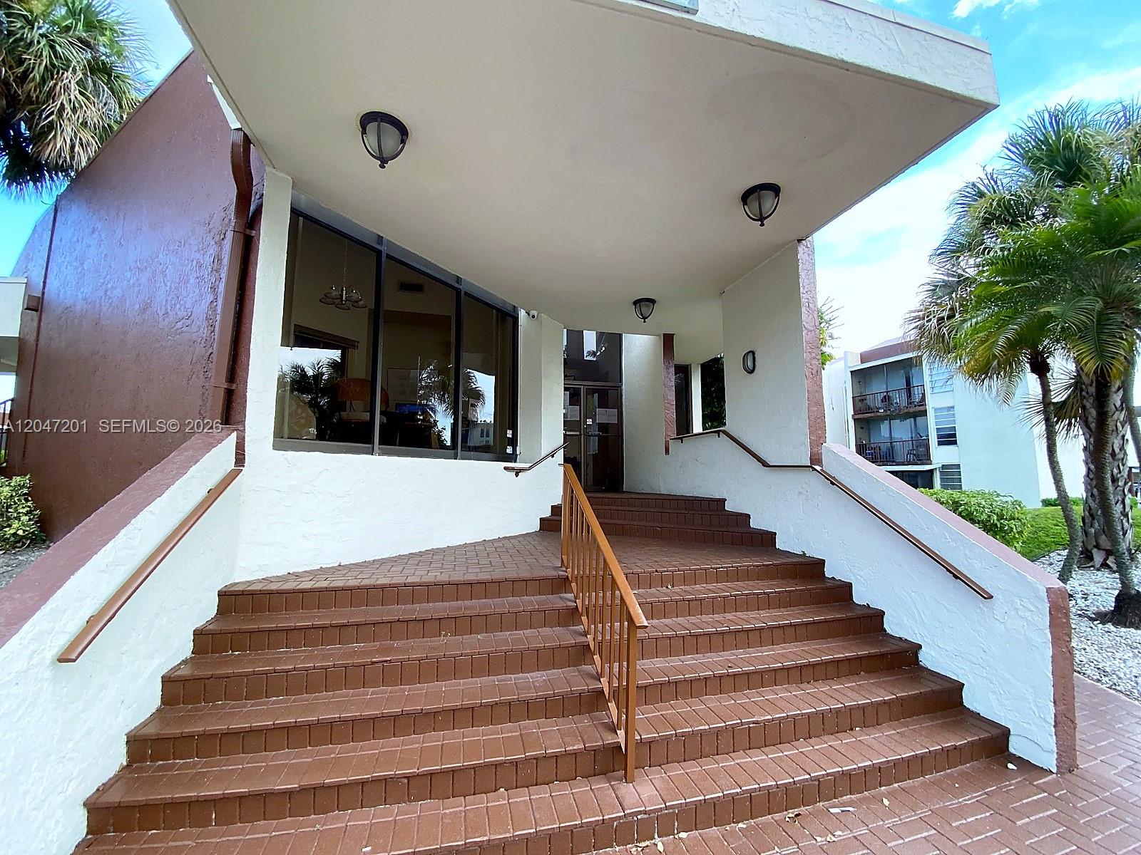 8870 Fontainebleau Boulevard