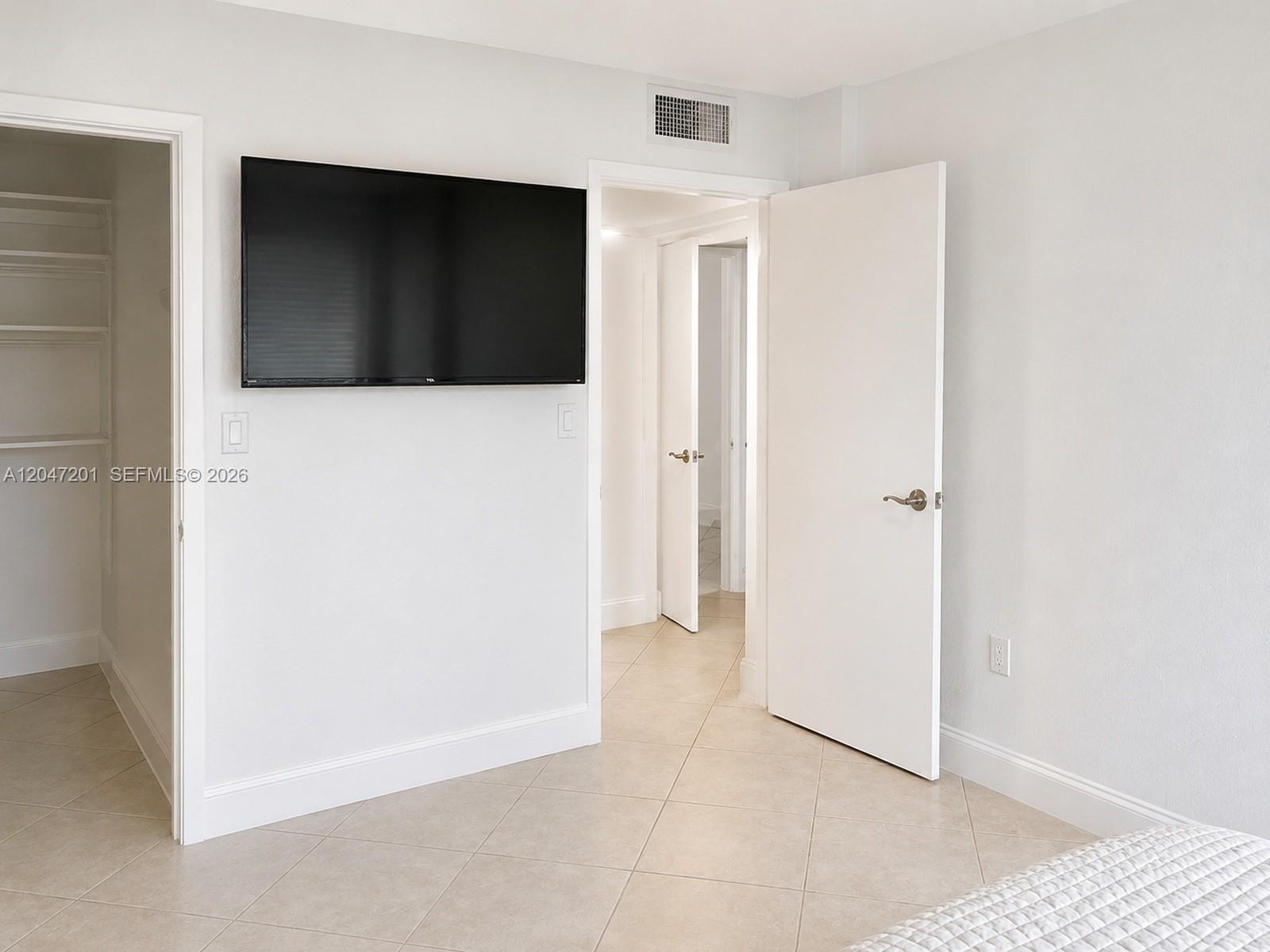 8870 Fontainebleau Boulevard