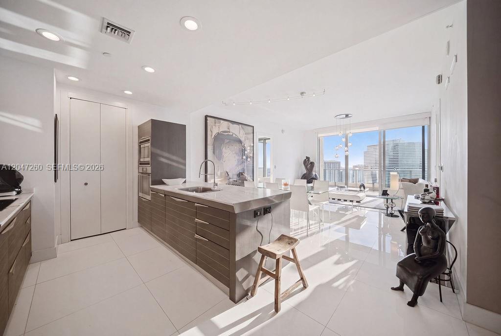200 Biscayne Boulevard Way
