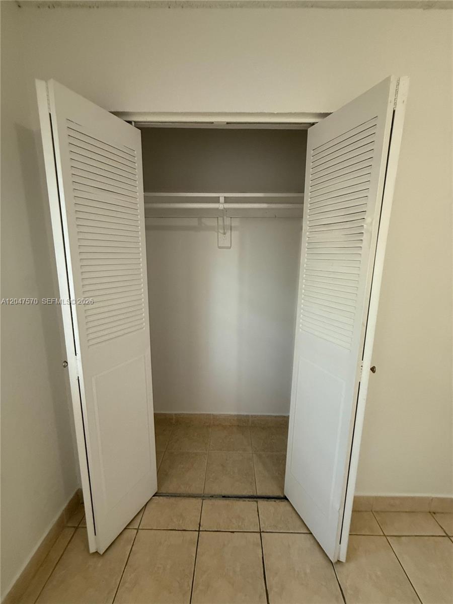 1305 W 53rd Street