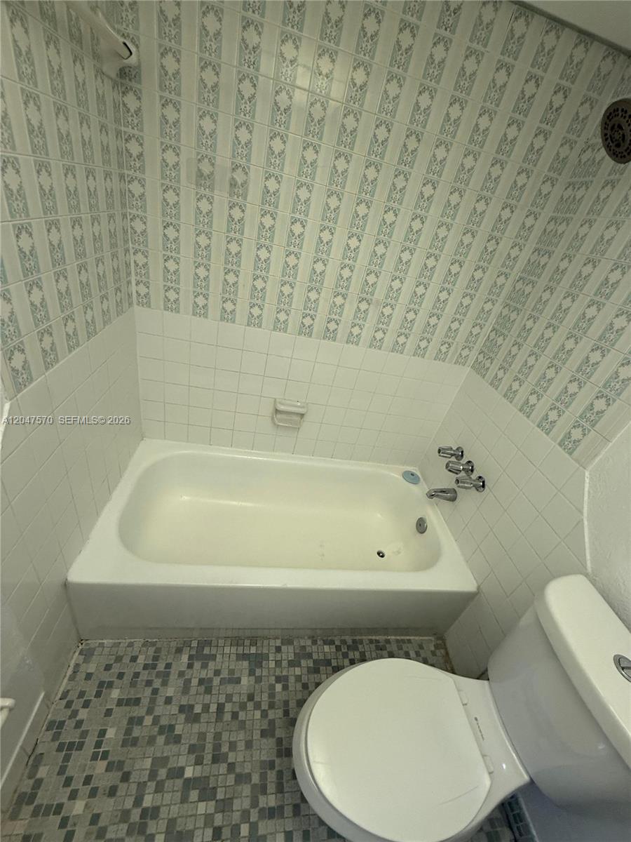 1305 W 53rd Street